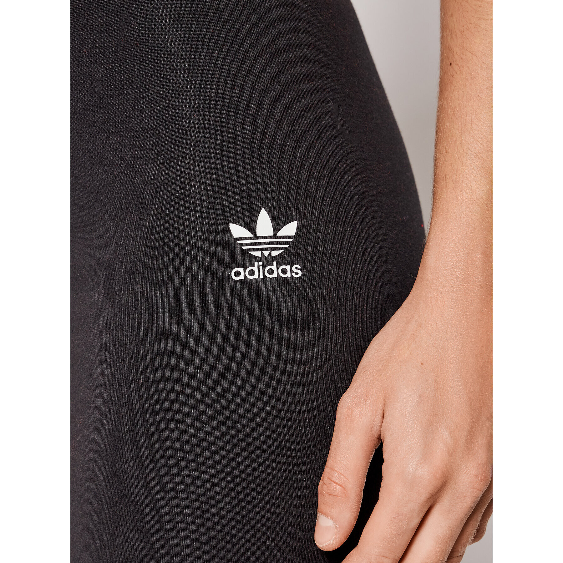 adidas Legíny Lougewear adicolor Essentials H06625 Čierna Skinny Fit - Pepit.sk