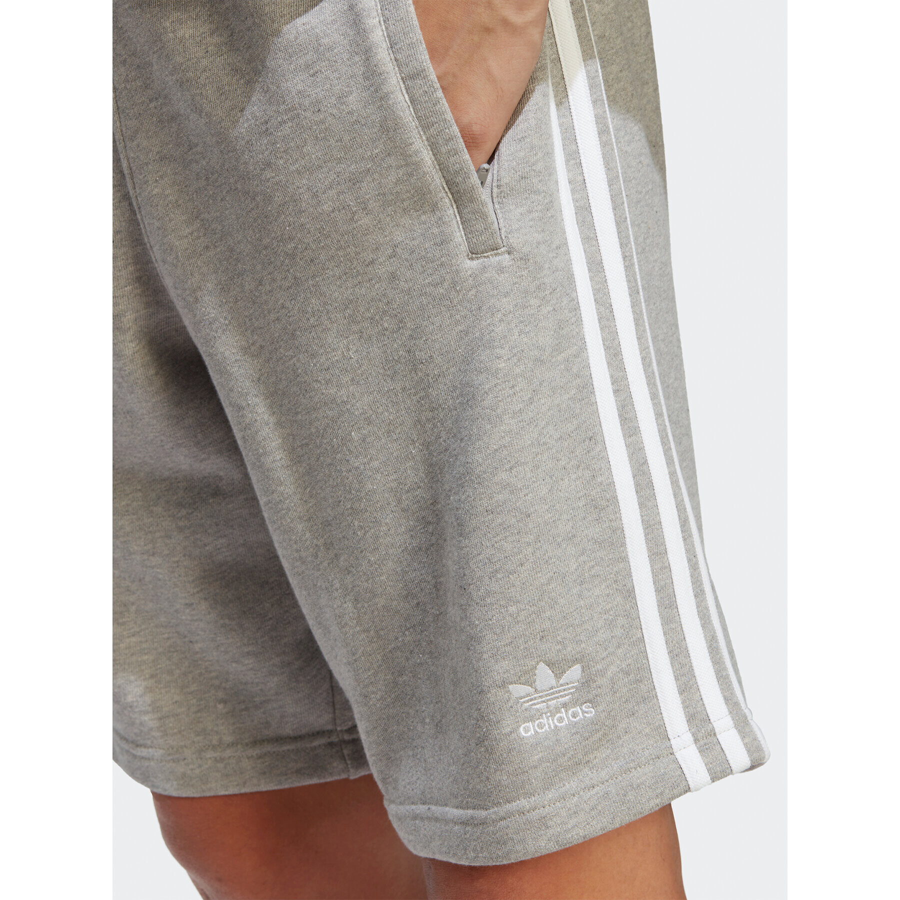 adidas Športové kraťasy Adicolor Classics 3-Stripes Sweat Shorts IA6354 Sivá Regular Fit - Pepit.sk