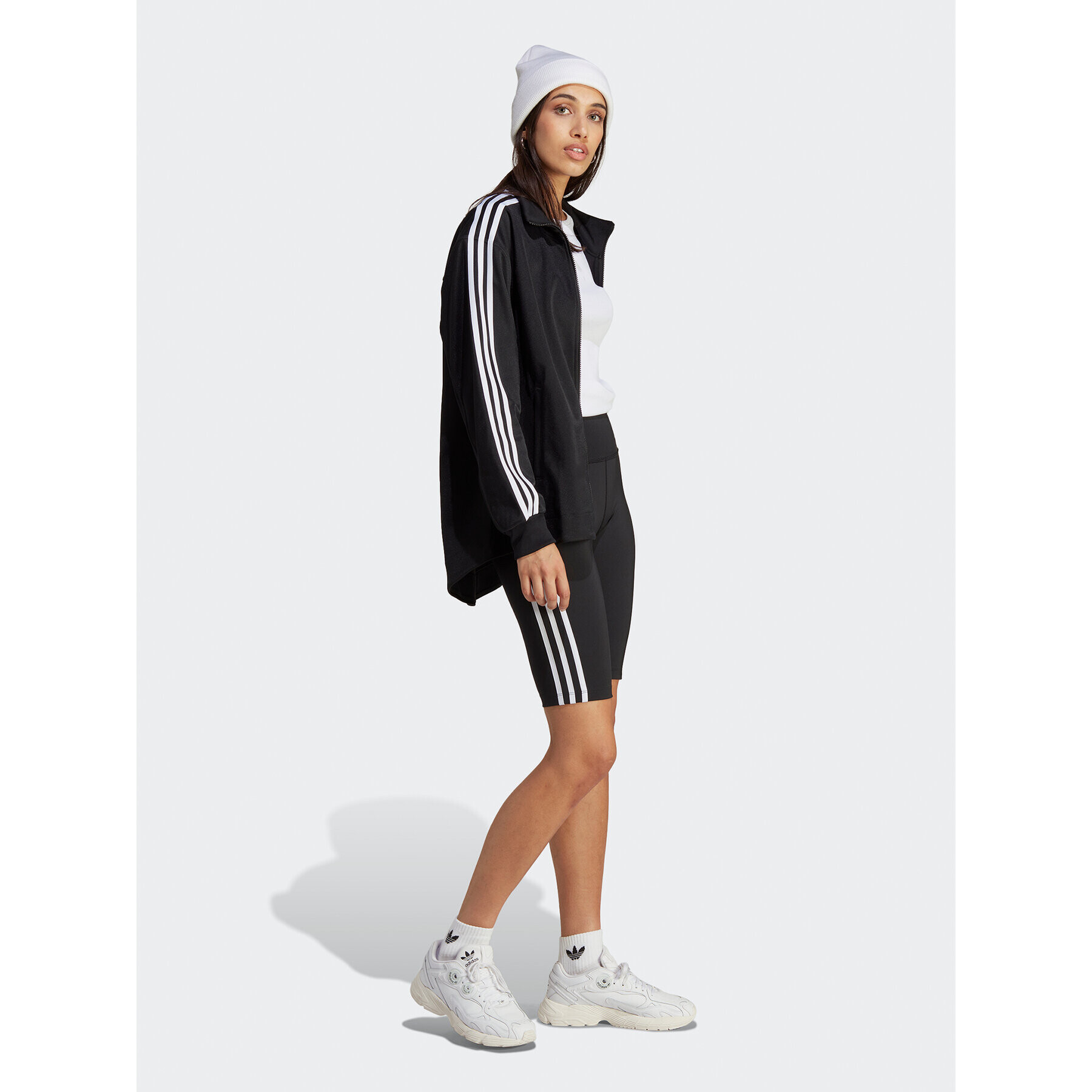 adidas Športové kraťasy Adicolor Classics High-Waisted Short Tights IB7414 Čierna Fitted Fit - Pepit.sk