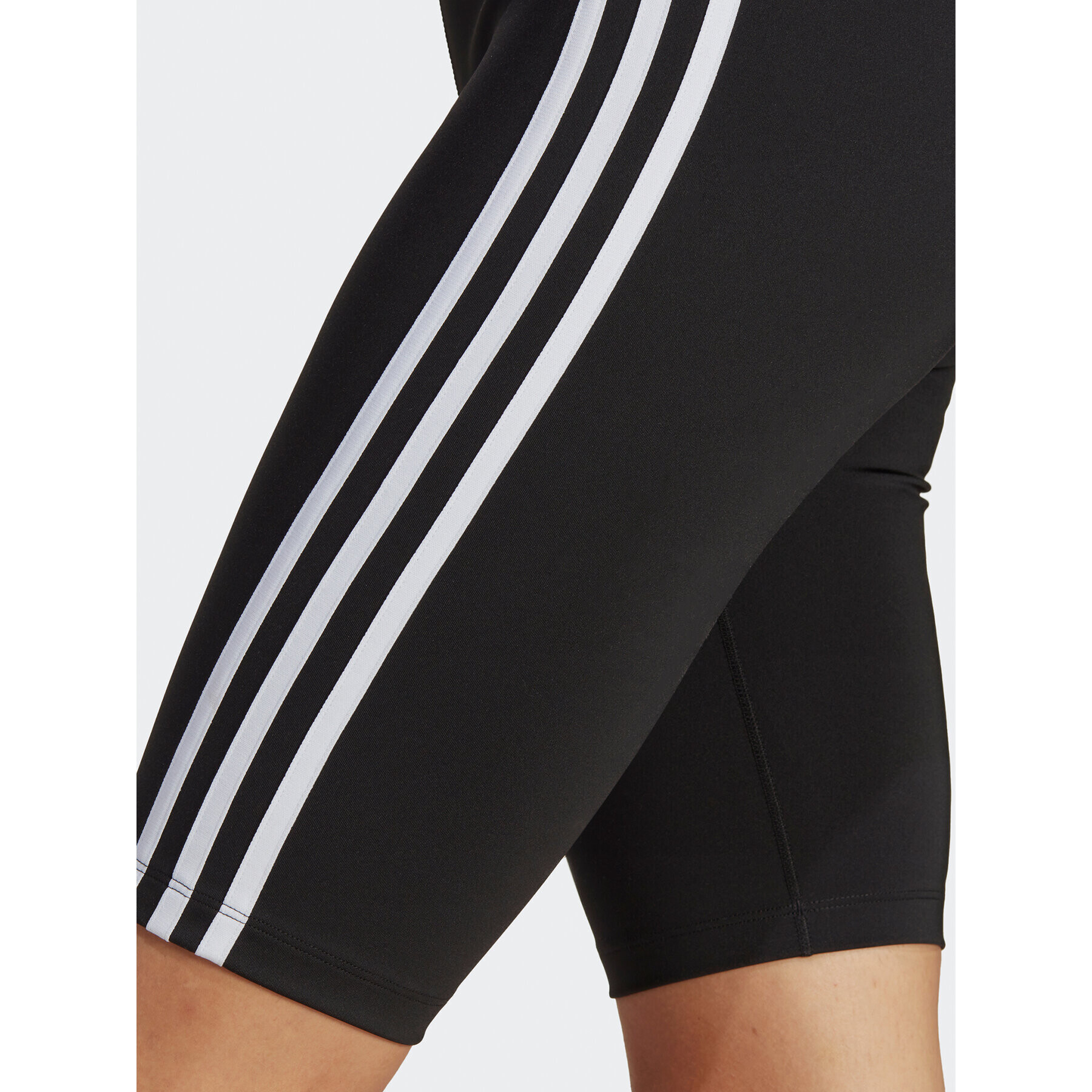 adidas Športové kraťasy Adicolor Classics High-Waisted Short Tights IB7414 Čierna Fitted Fit - Pepit.sk