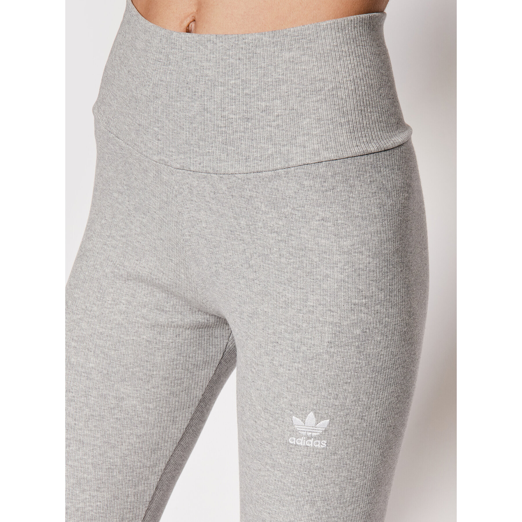 adidas Športové kraťasy adicolor Essentials HF7485 Sivá Slim Fit - Pepit.sk