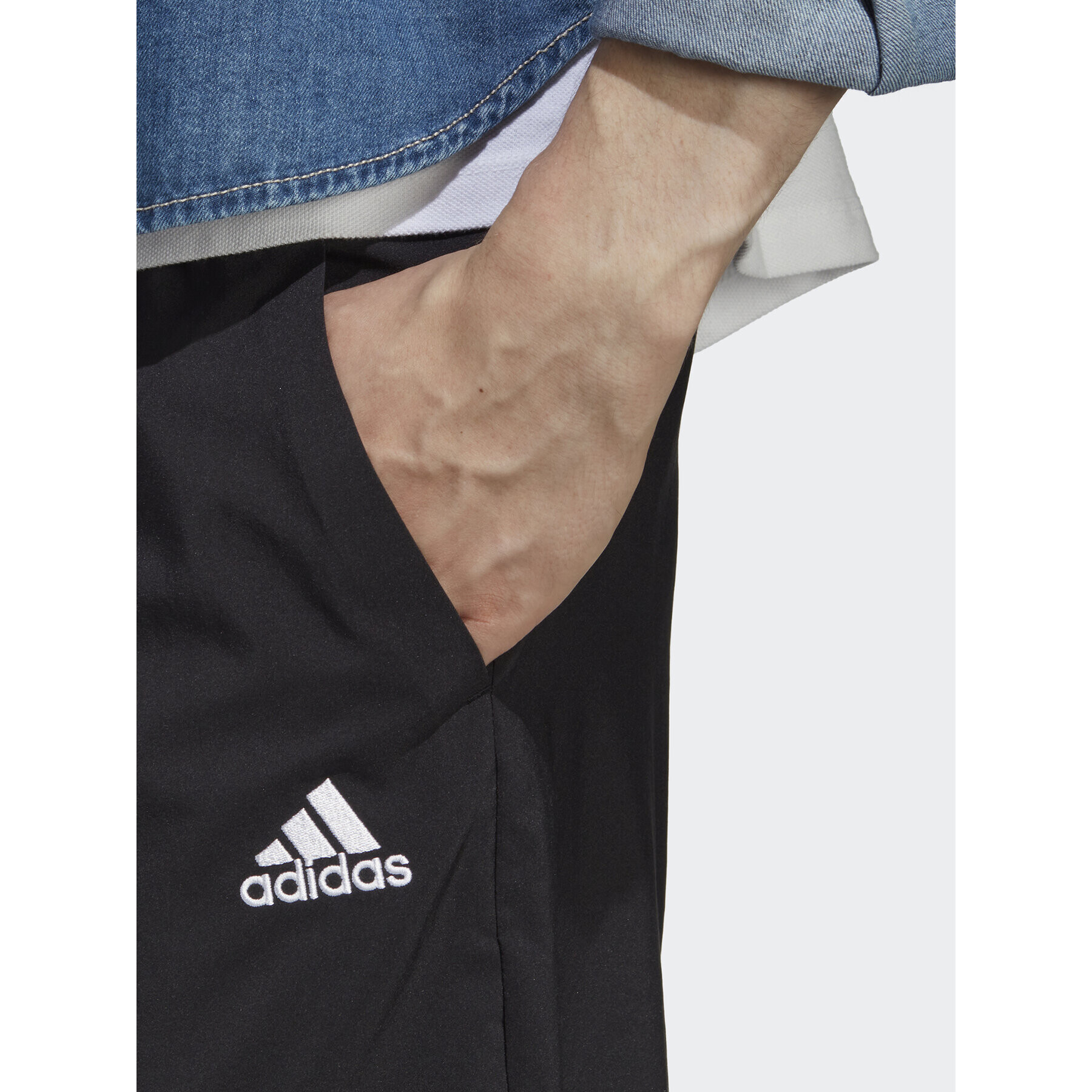 adidas Športové kraťasy AEROREADY Essentials Chelsea Small Logo Shorts IC9392 Čierna Regular Fit - Pepit.sk