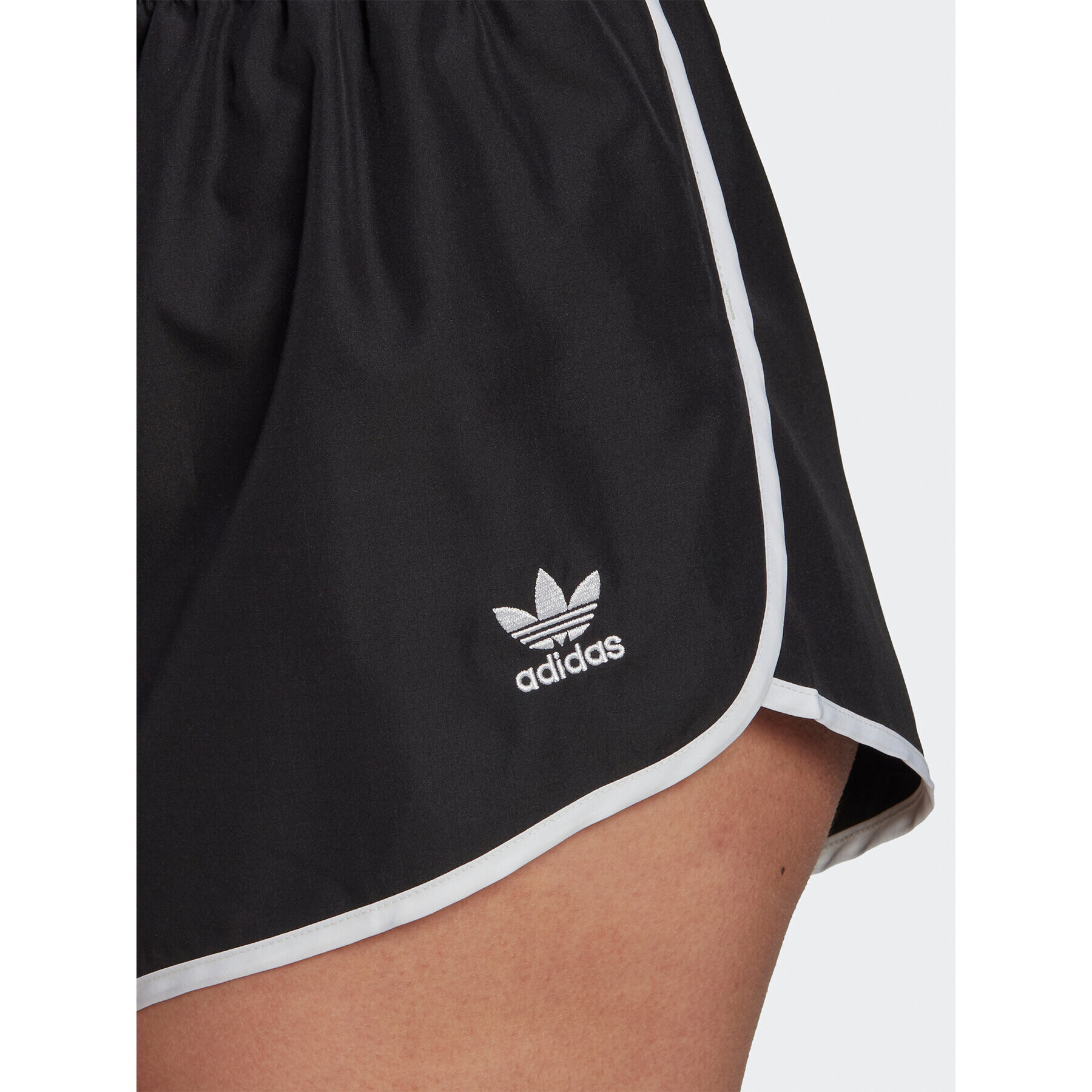 adidas Športové kraťasy Always Original Laced HK5087 Čierna Regular Fit - Pepit.sk