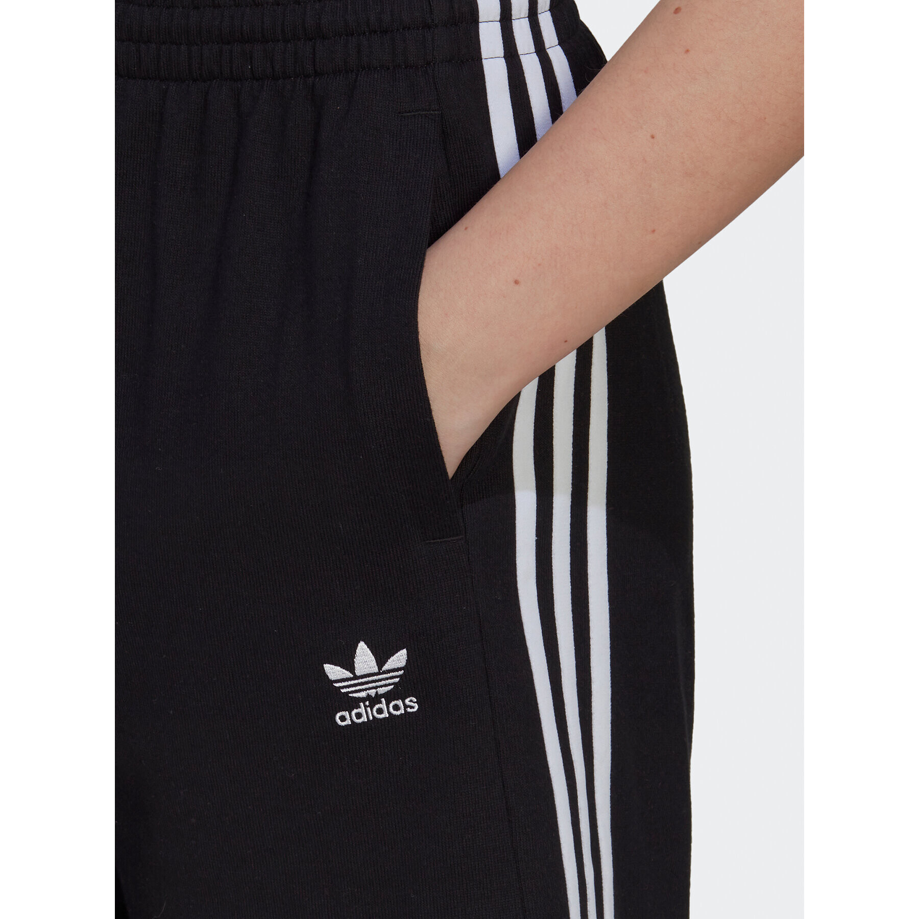 adidas Športové kraťasy Bermuda HM2137 Čierna Loose Fit - Pepit.sk