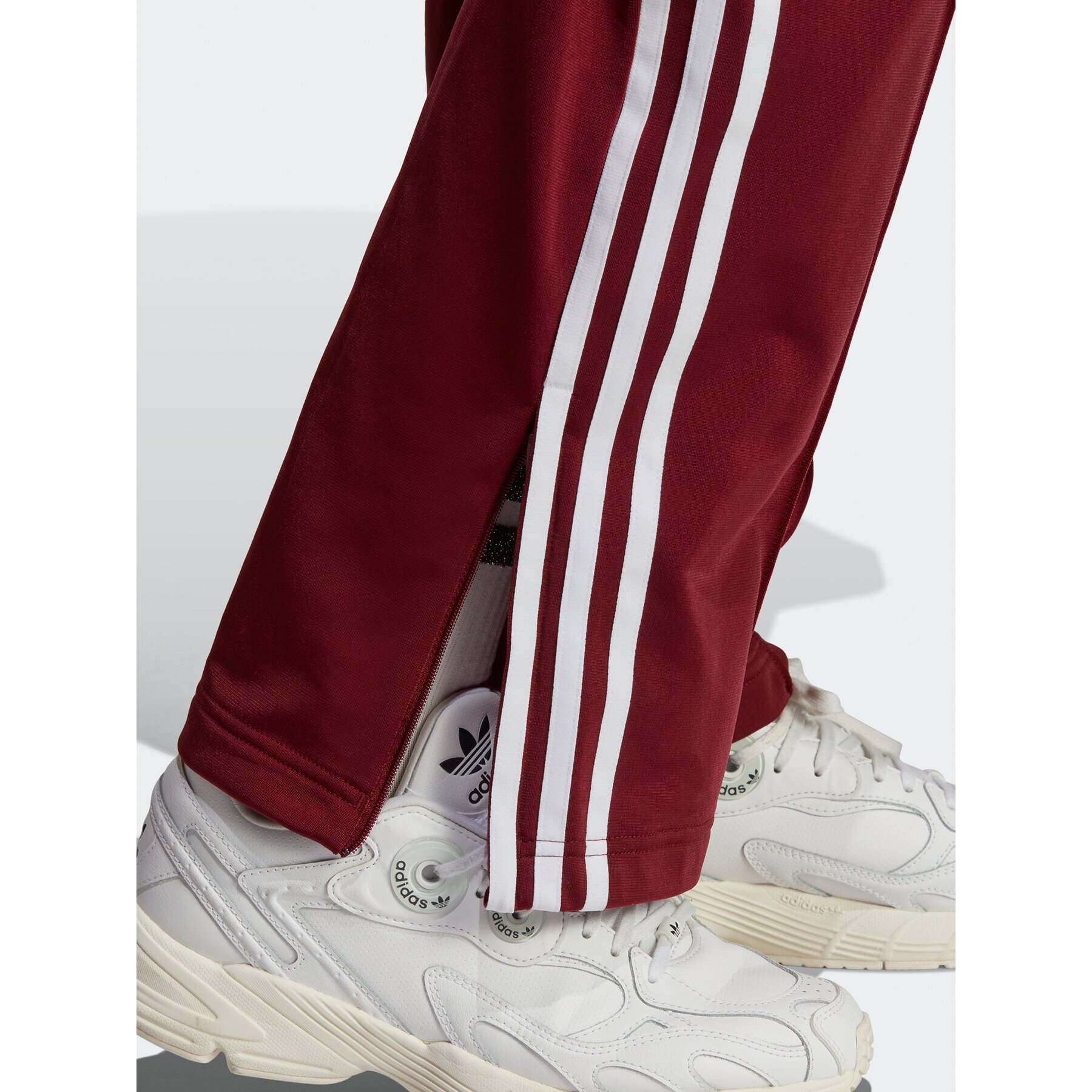 adidas Teplákové nohavice Adicolor Classics Firebird Tracksuit Bottoms IB7327 Červená Regular Fit - Pepit.sk