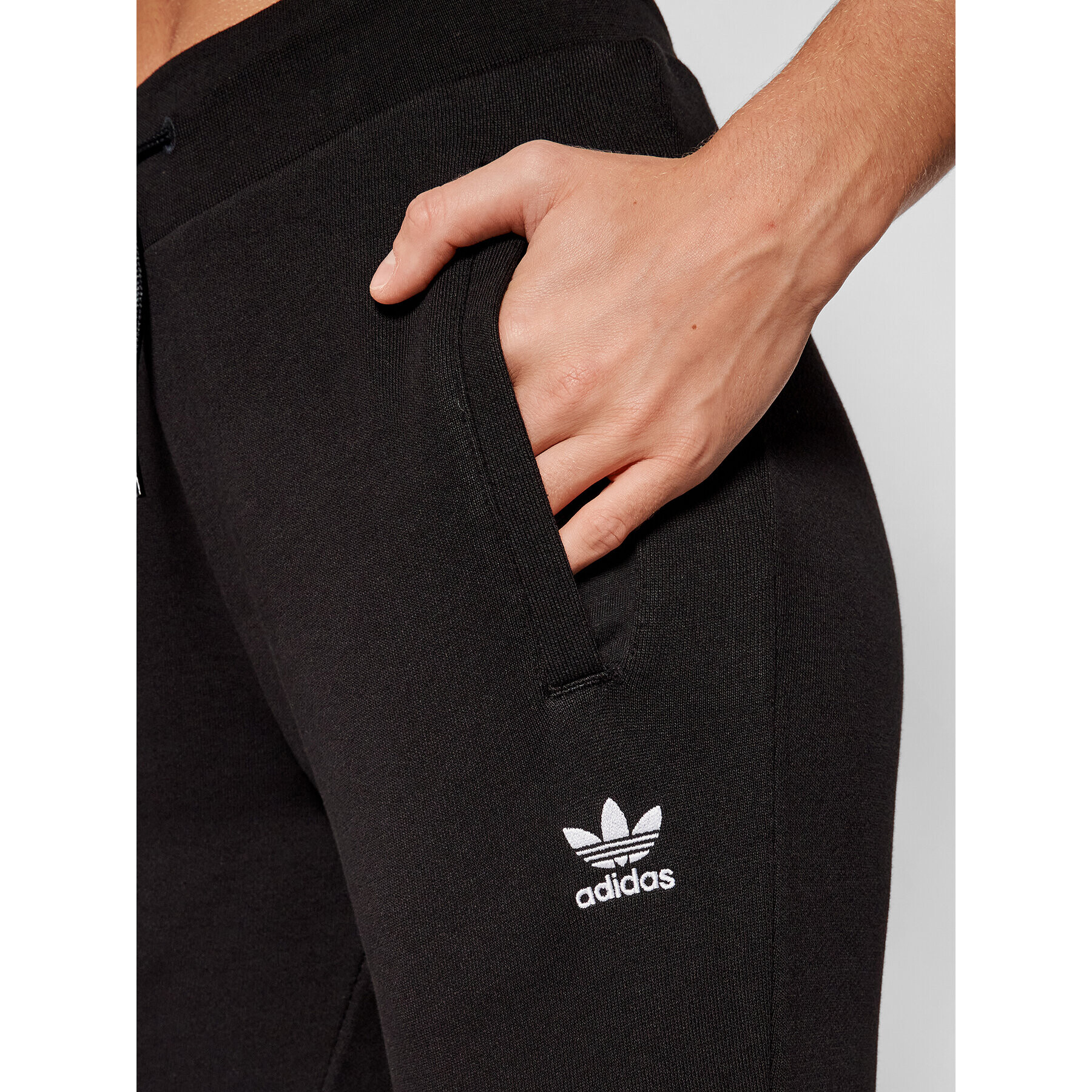 adidas Teplákové nohavice adicolor Essentials H37878 Čierna Slim Fit - Pepit.sk