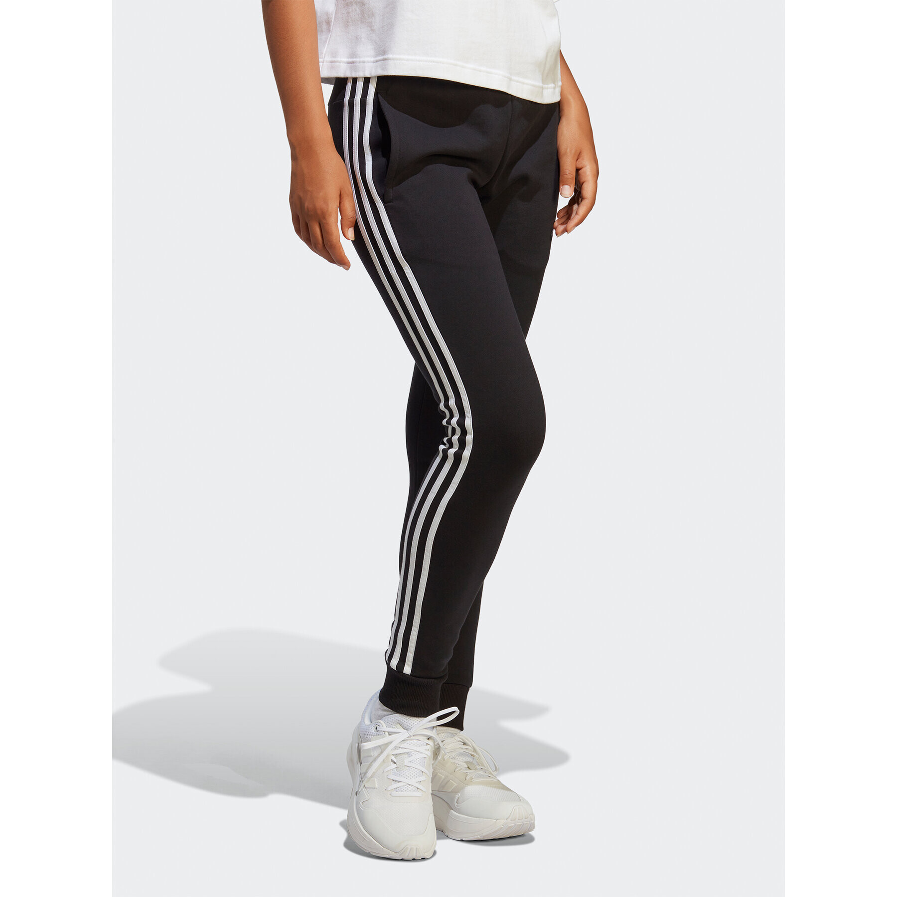 adidas Teplákové nohavice Essentials 3-Stripes French Terry Cuffed Joggers IC8770 Čierna Slim Fit - Pepit.sk