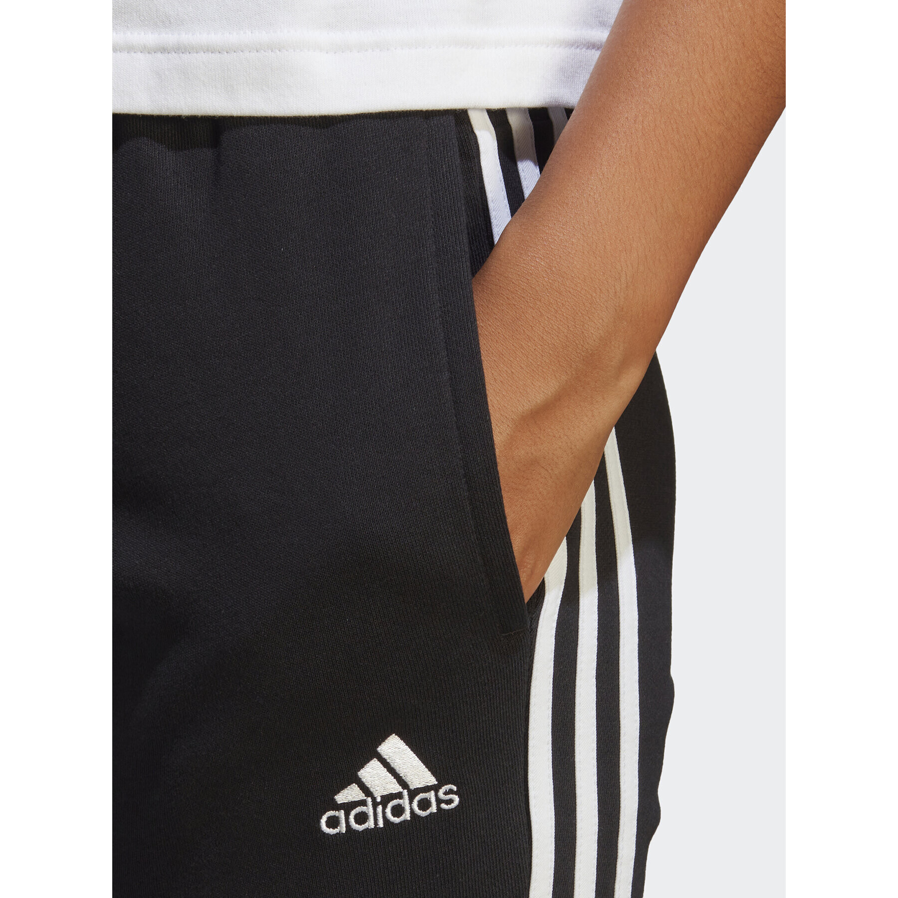 adidas Teplákové nohavice Essentials 3-Stripes French Terry Cuffed Joggers IC8770 Čierna Slim Fit - Pepit.sk