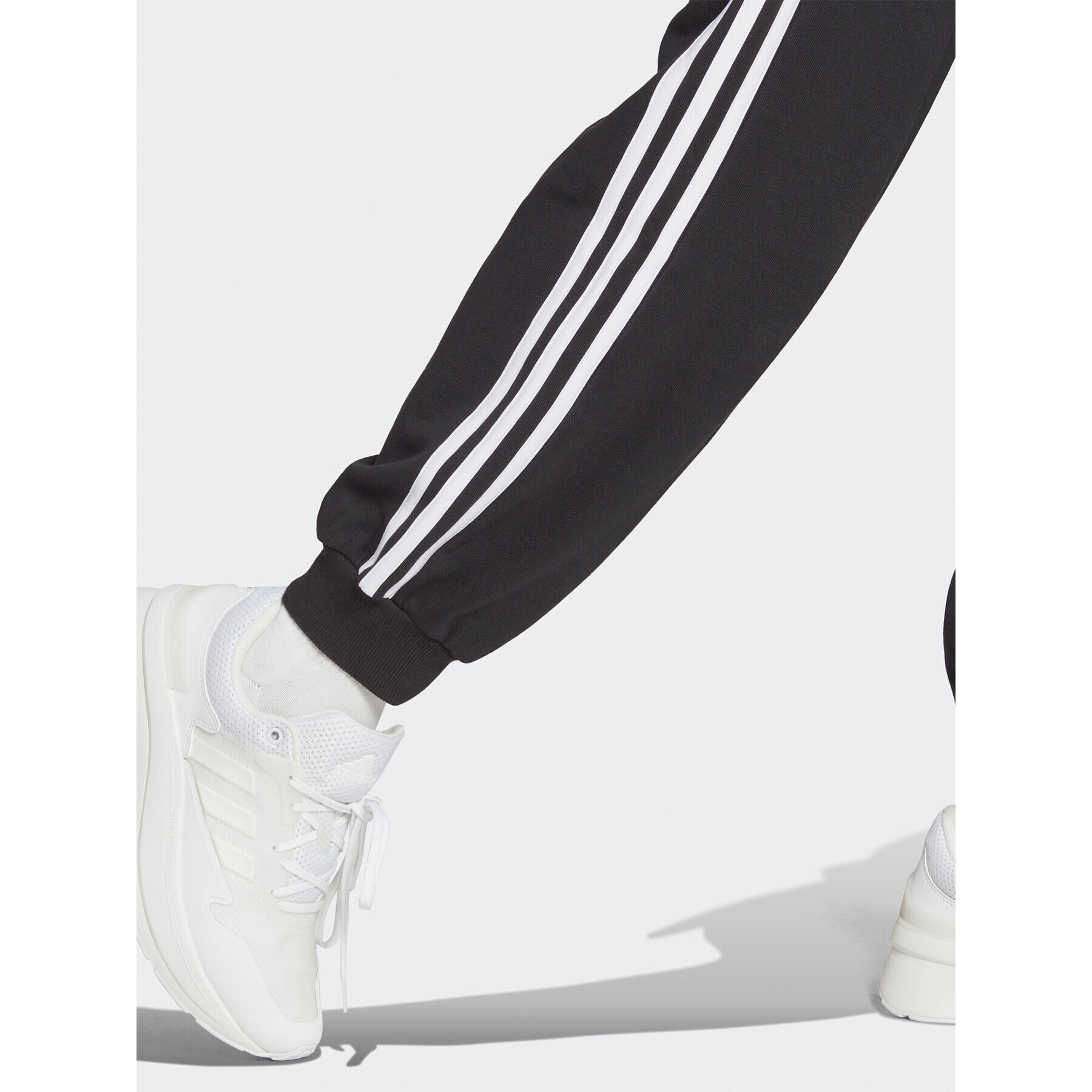 adidas Teplákové nohavice Essentials 3-Stripes French Terry Loose-Fit Joggers HA4375 Čierna Loose Fit - Pepit.sk