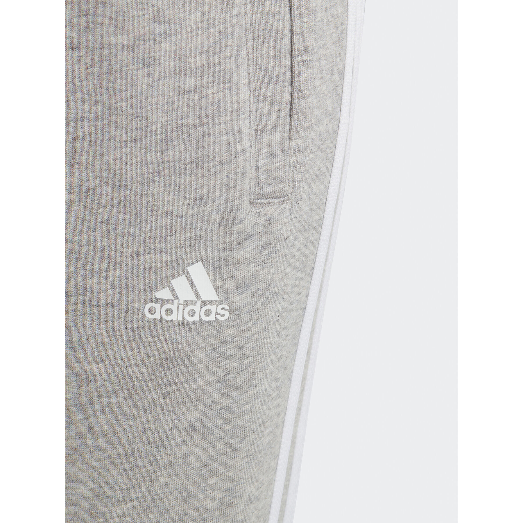 adidas Teplákové nohavice Essentials 3-Stripes IC6127 Sivá Slim Fit - Pepit.sk