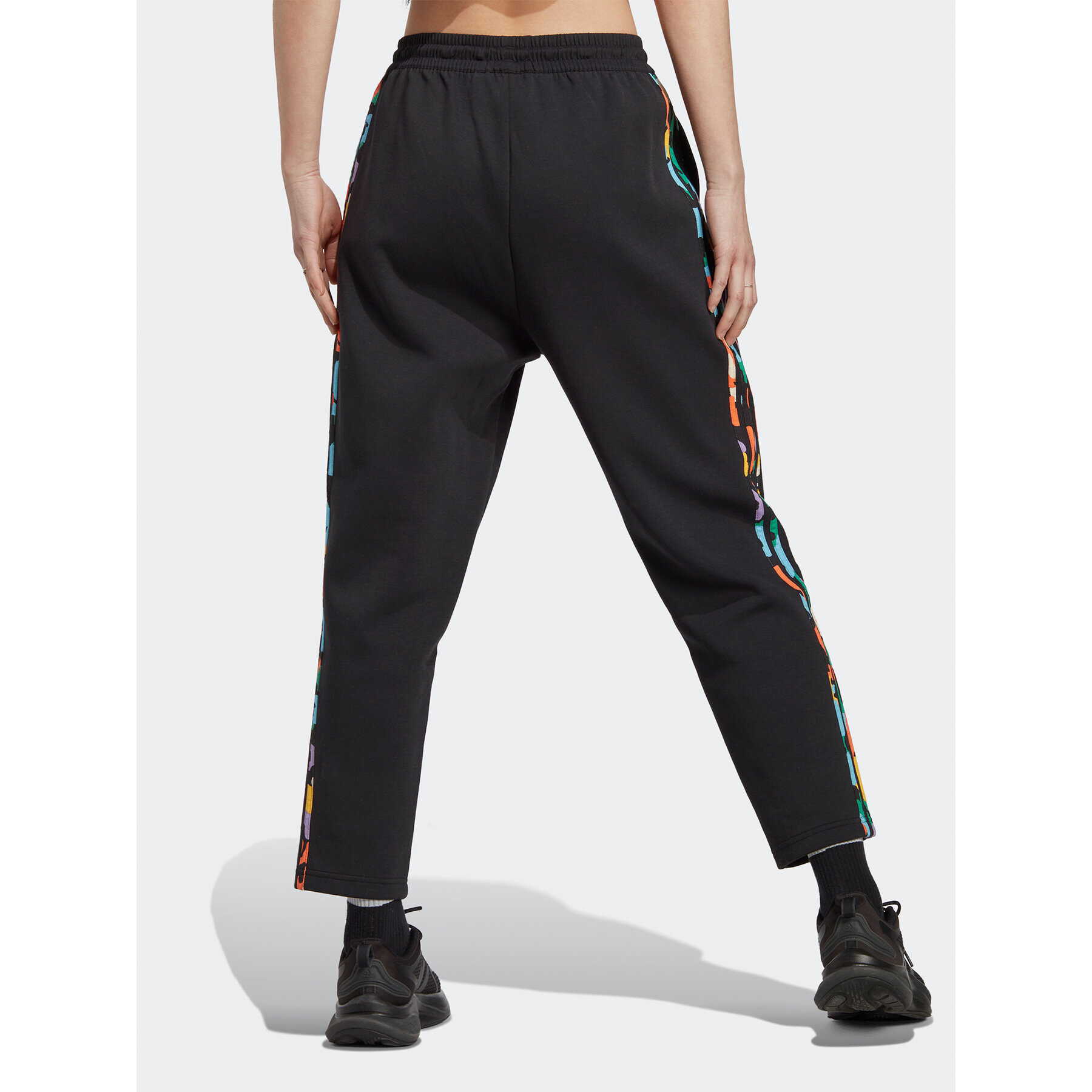 adidas Teplákové nohavice Graphic Tracksuit Bottoms HT4708 Čierna Regular Fit - Pepit.sk