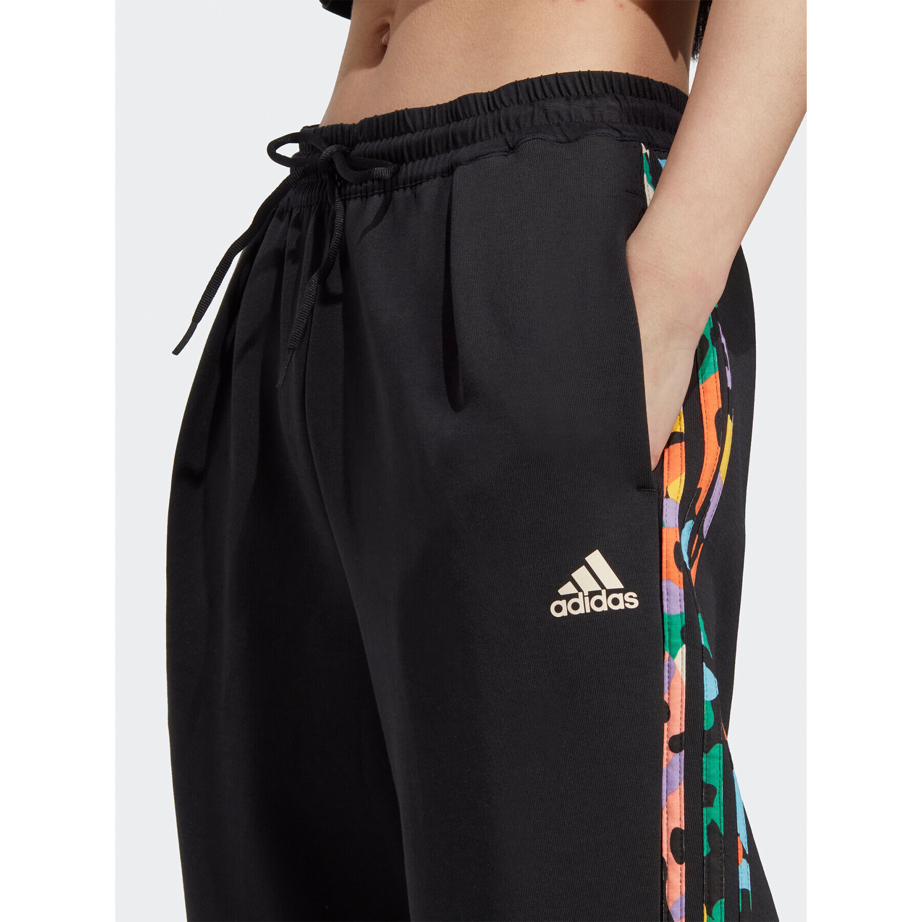 adidas Teplákové nohavice Graphic Tracksuit Bottoms HT4708 Čierna Regular Fit - Pepit.sk