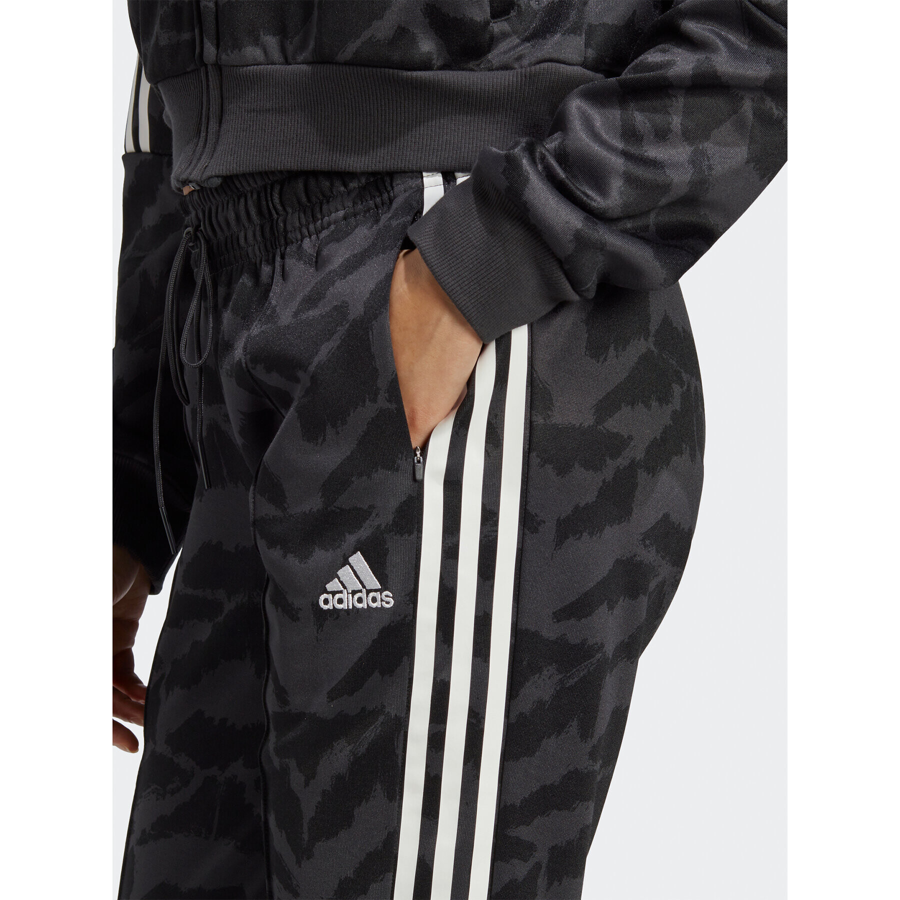 adidas Teplákové nohavice Tiro Suit Up Lifestyle Track Pant IC6655 Sivá Regular Fit - Pepit.sk