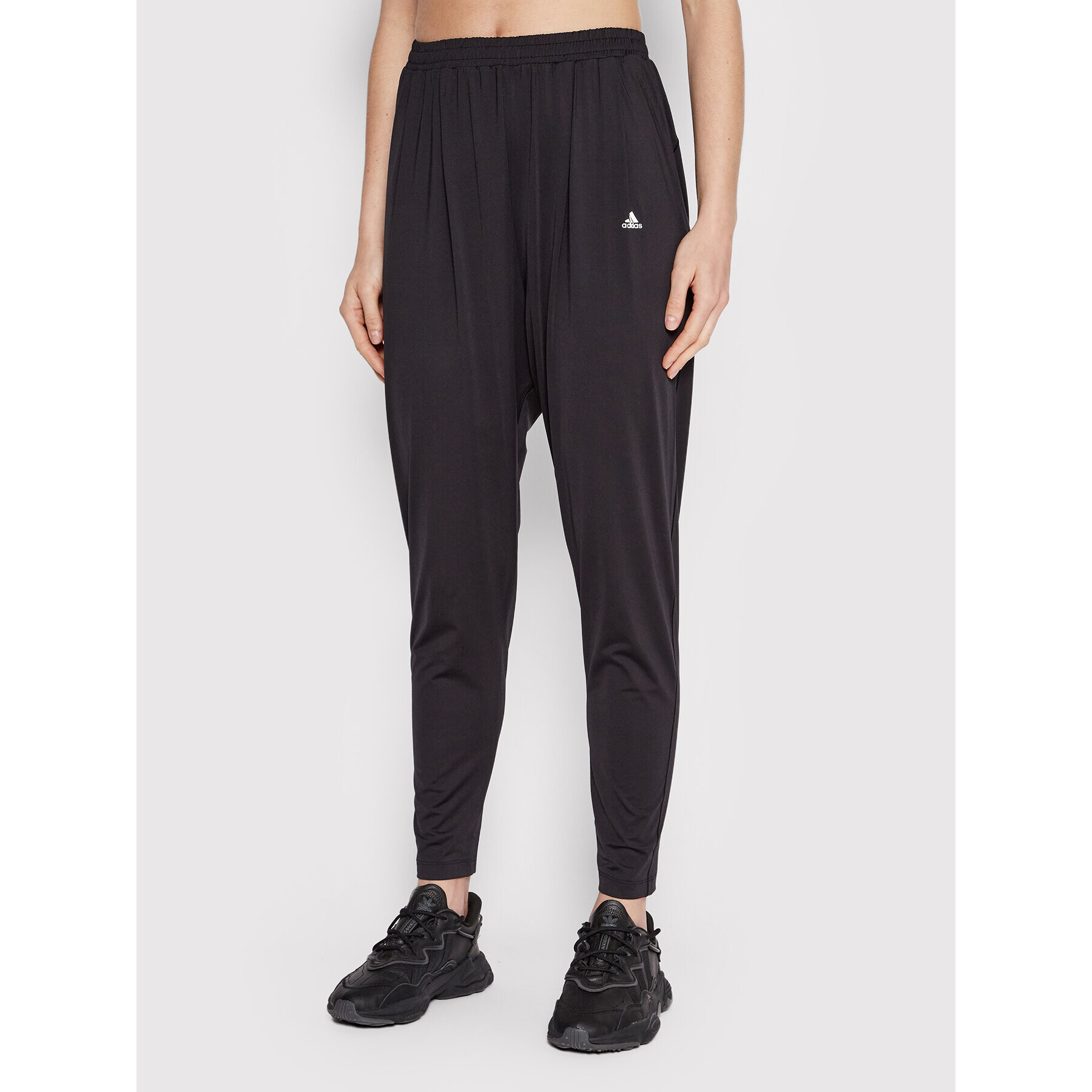 adidas Teplákové nohavice Yoga GT3007 Čierna Relaxed Fit - Pepit.sk