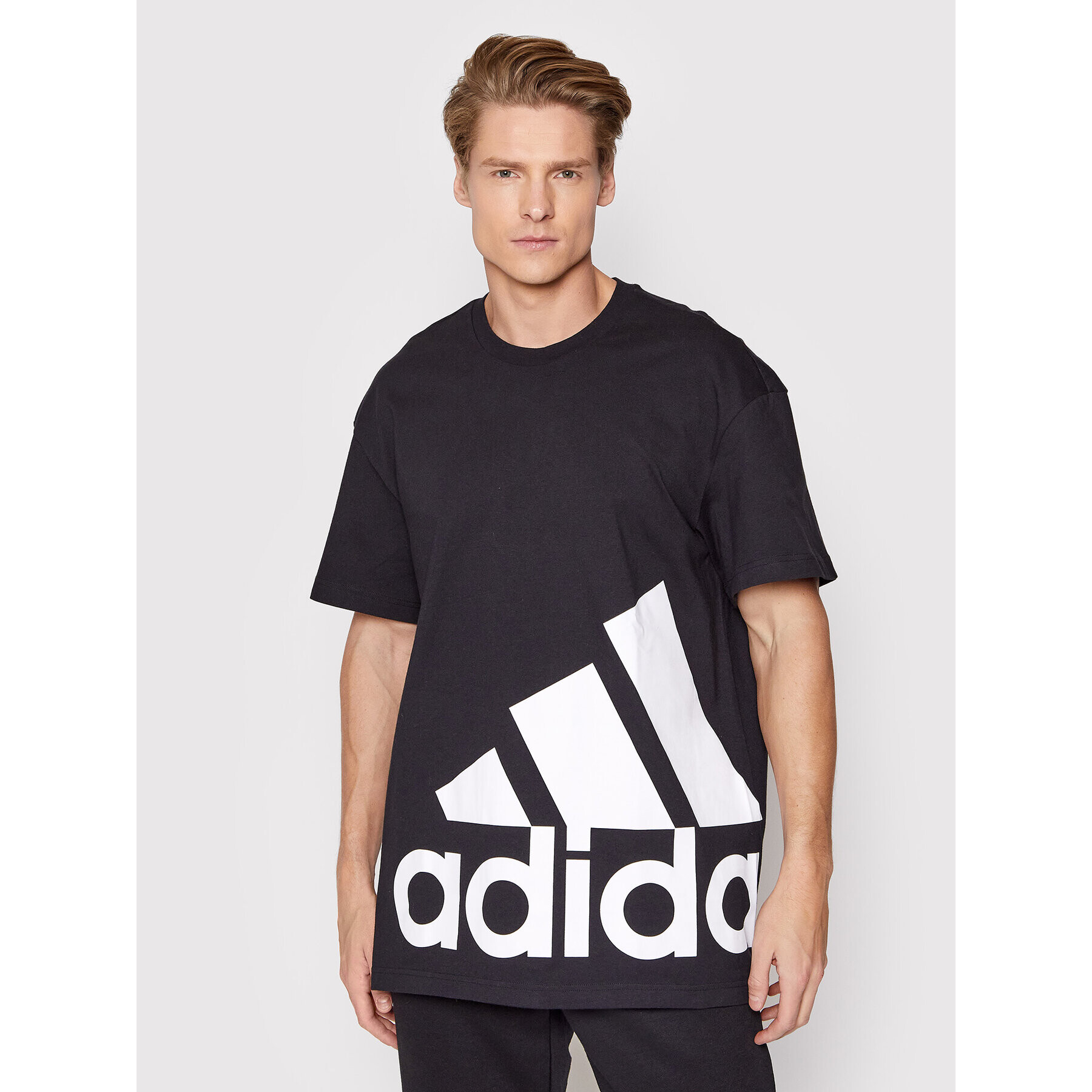 adidas Tričko Essentials Giant Logo HE1831 Čierna Loose Fit - Pepit.sk