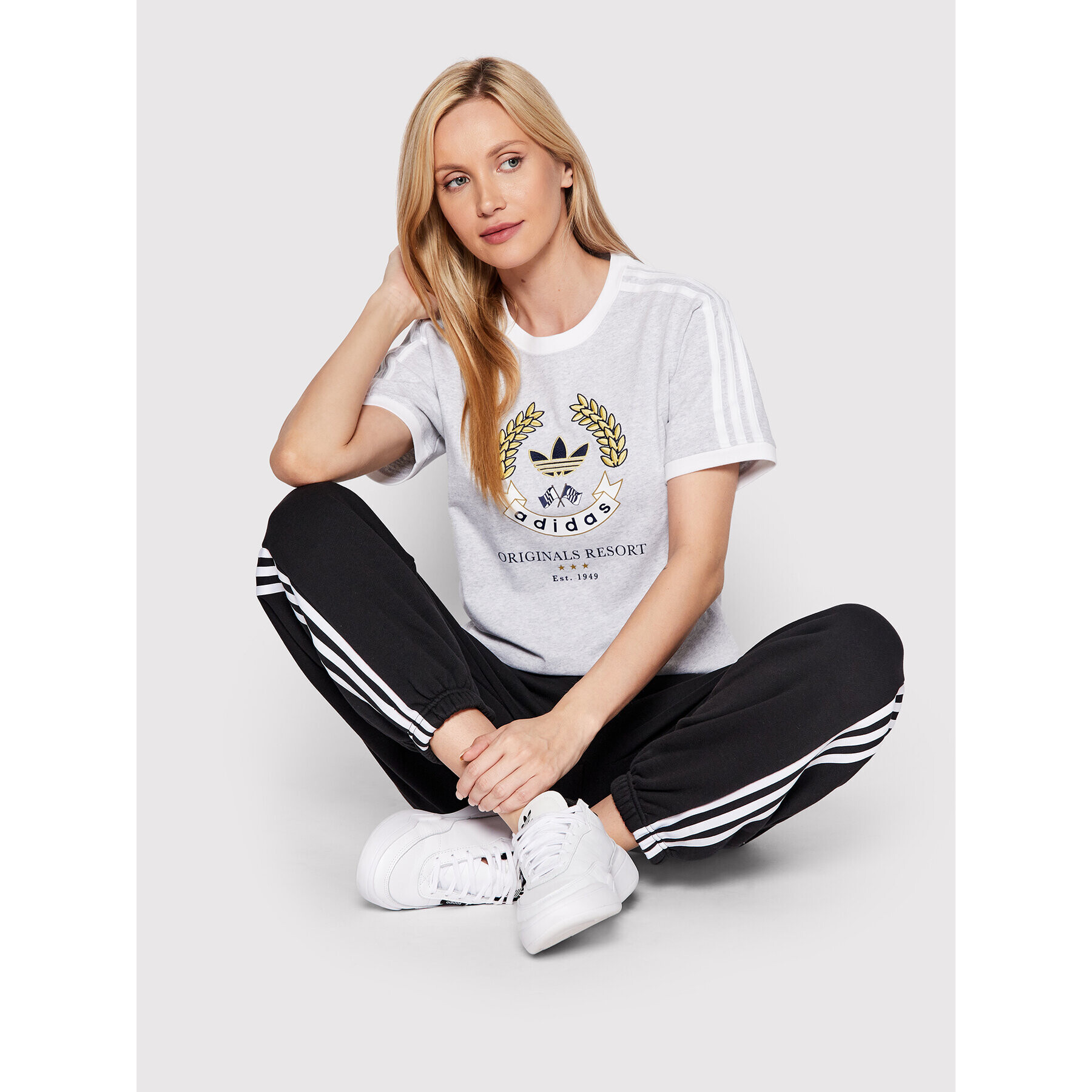 adidas Tričko Graphic HL6554 Sivá Loose Fit - Pepit.sk