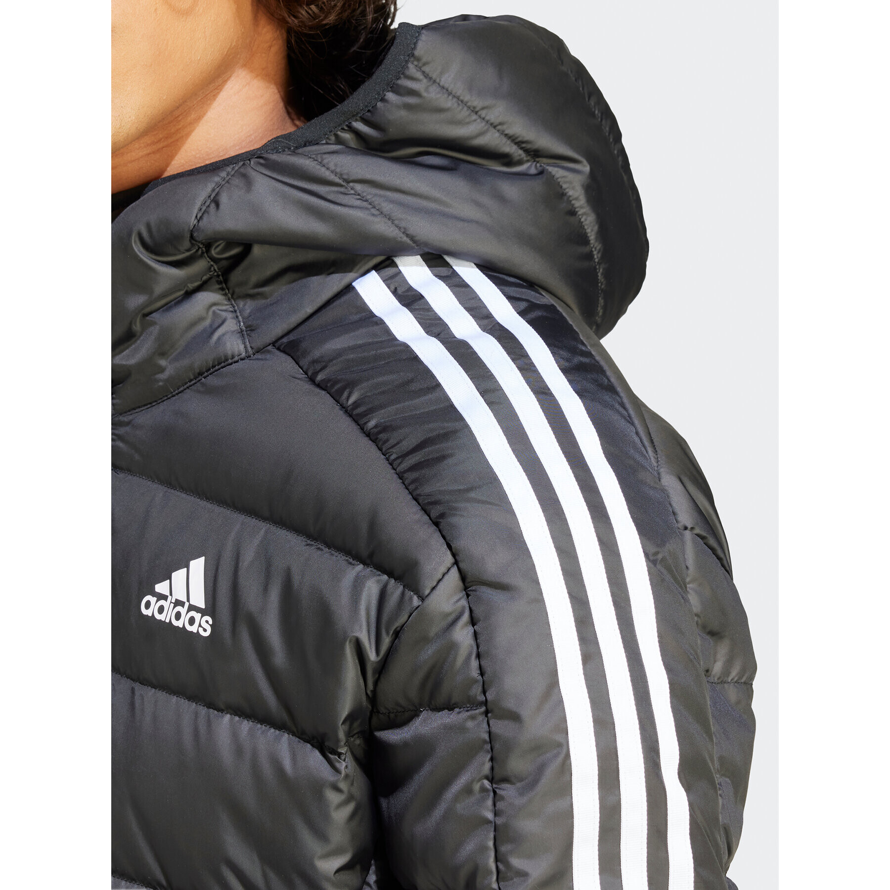 adidas Vatovaná bunda Essentials 3-Stripes HZ8522 Čierna Regular Fit - Pepit.sk