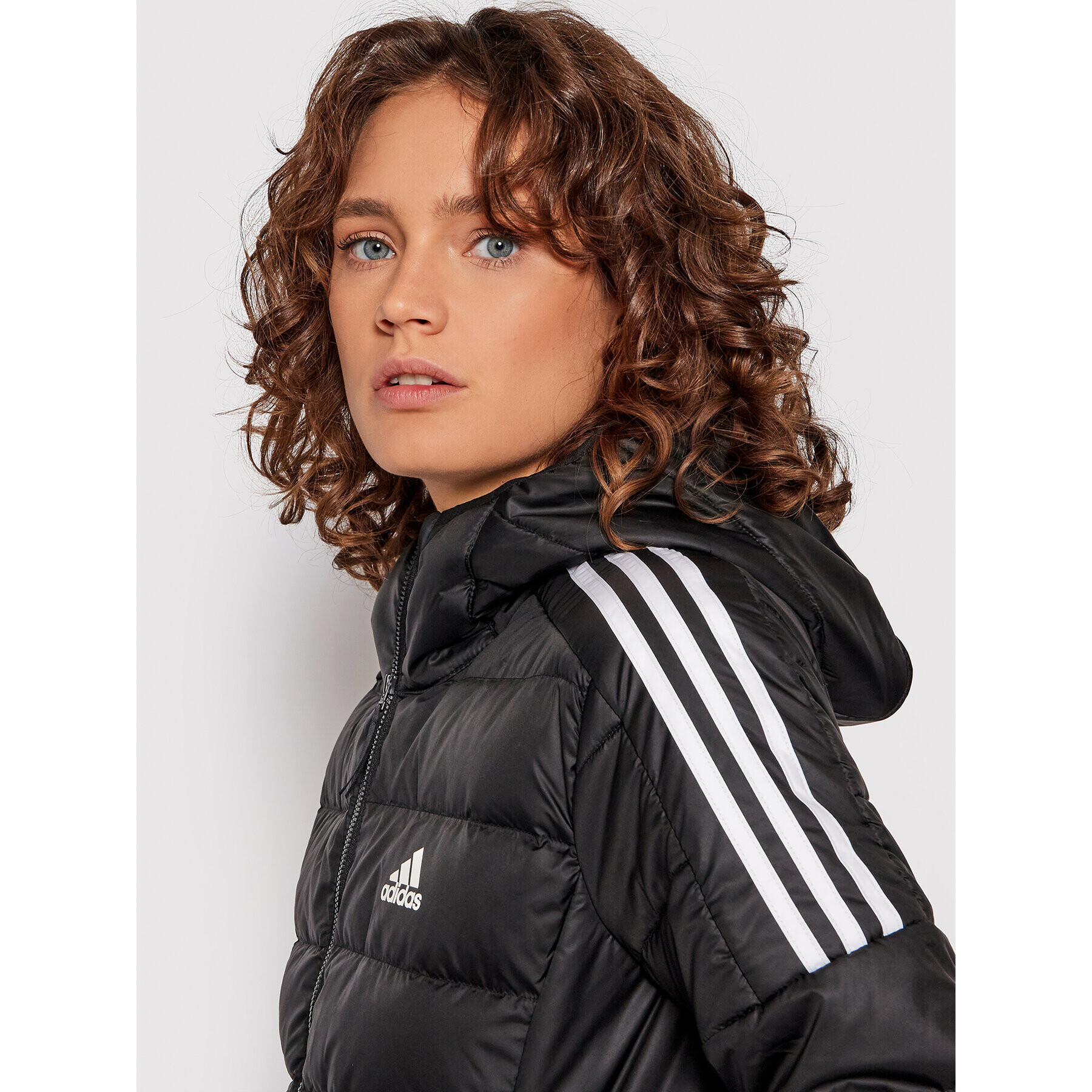 adidas Vatovaná bunda GH4590 Čierna Slim Fit - Pepit.sk