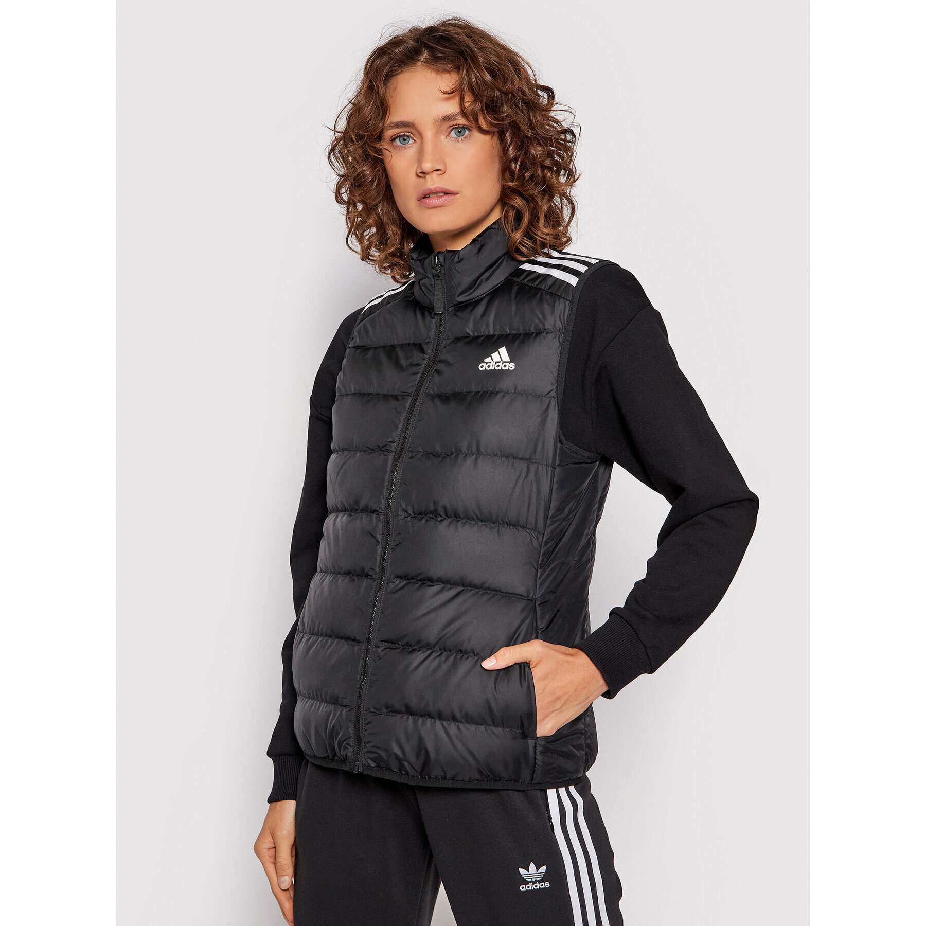 adidas Vesta Essentials Down GH4586 Čierna Slim Fit - Pepit.sk