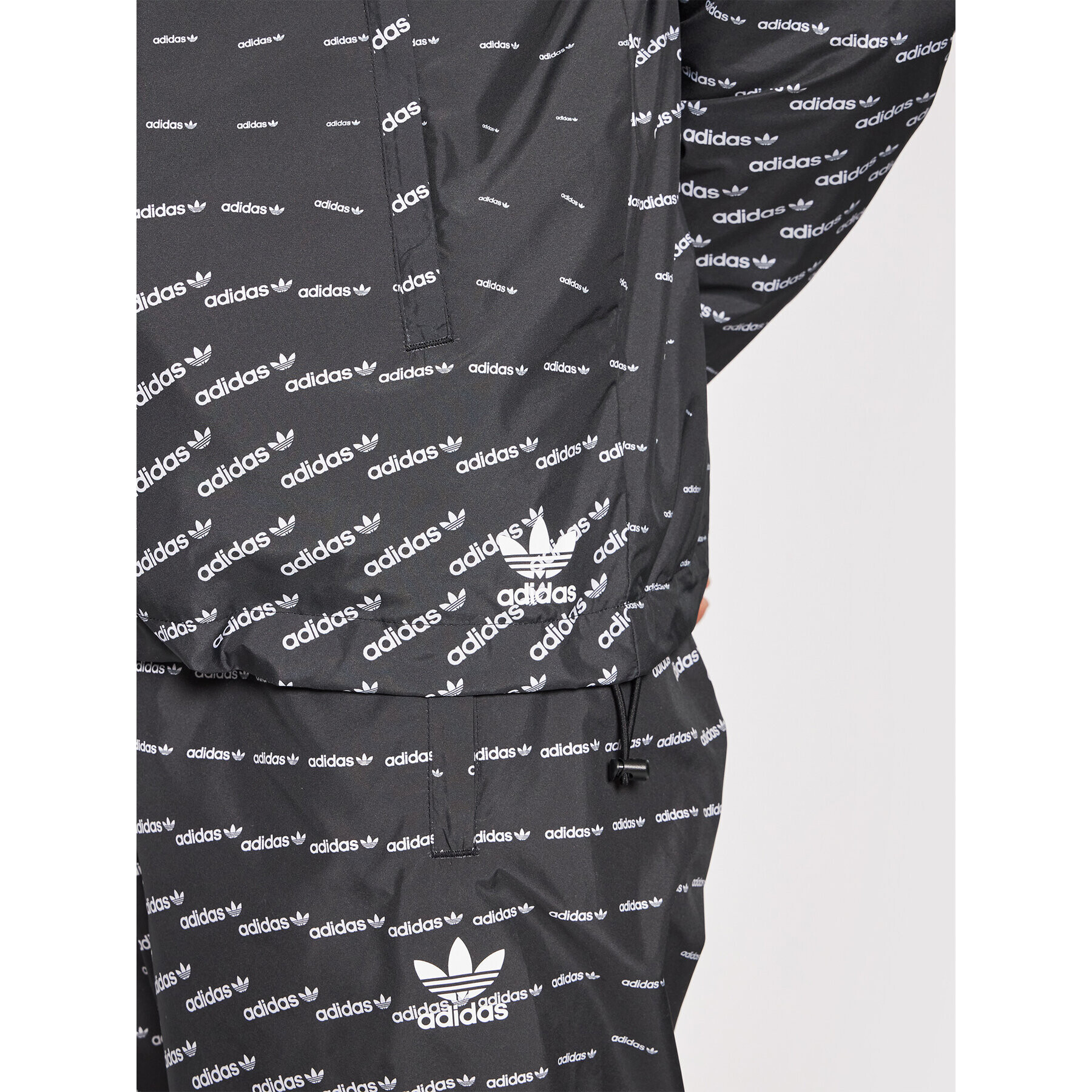 adidas Vetrovka Graphics Monogram H13490 Čierna Regular Fit - Pepit.sk