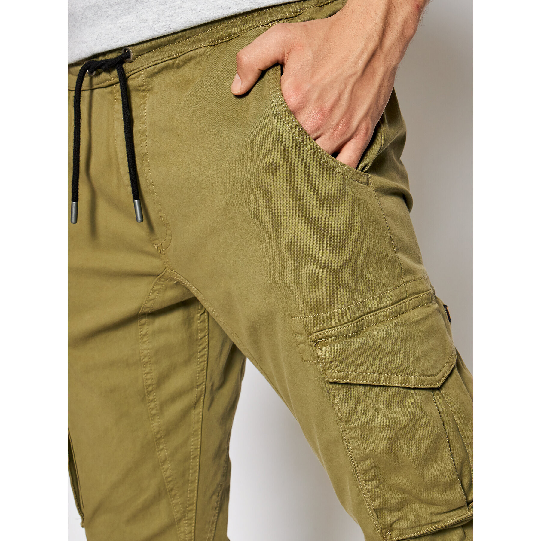 Alpha Industries Jogger nohavice 116202 Zelená Tapered Fit - Pepit.sk