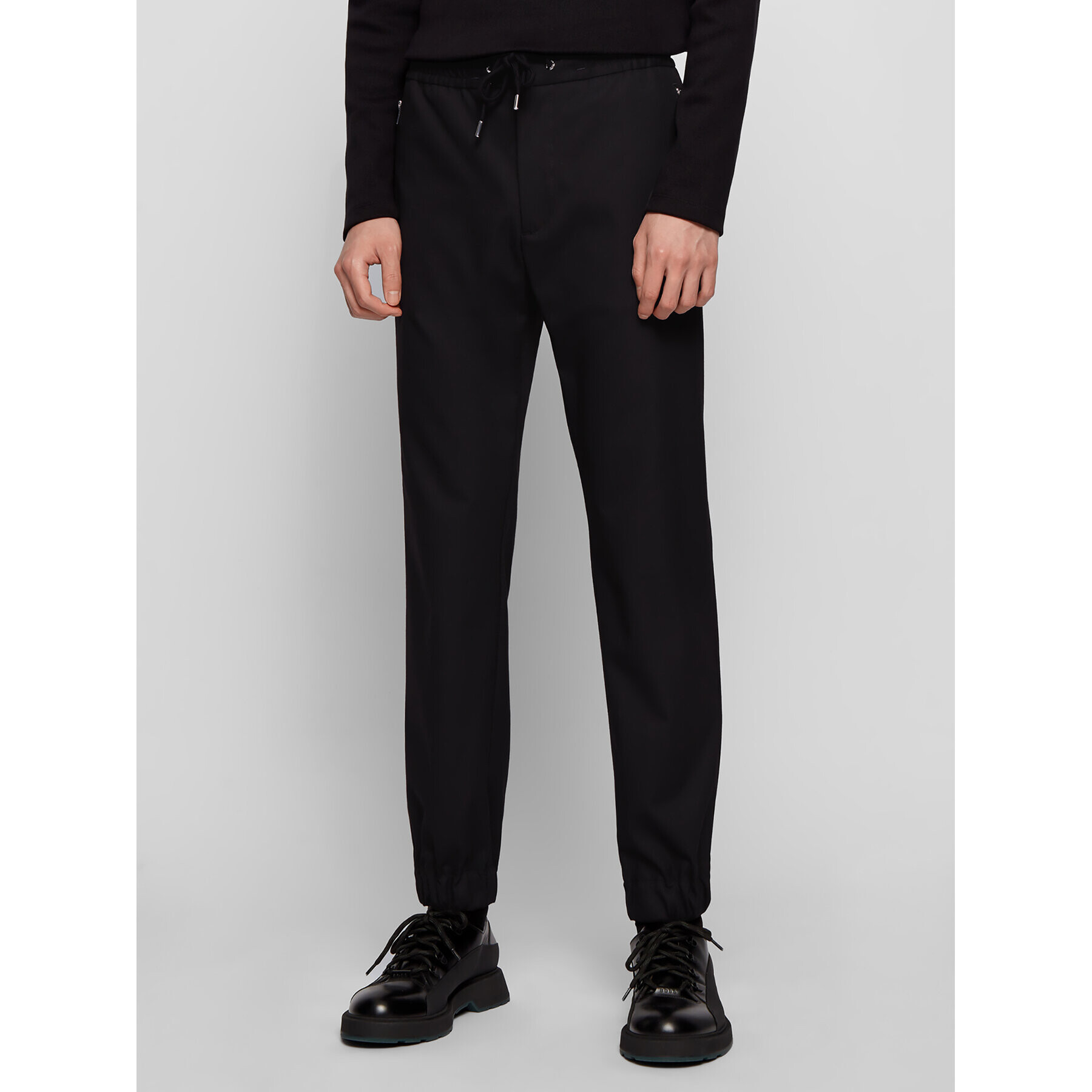 Boss Bavlnené nohavice Banks1-Spw-Z 50444546 Čierna Slim Fit - Pepit.sk