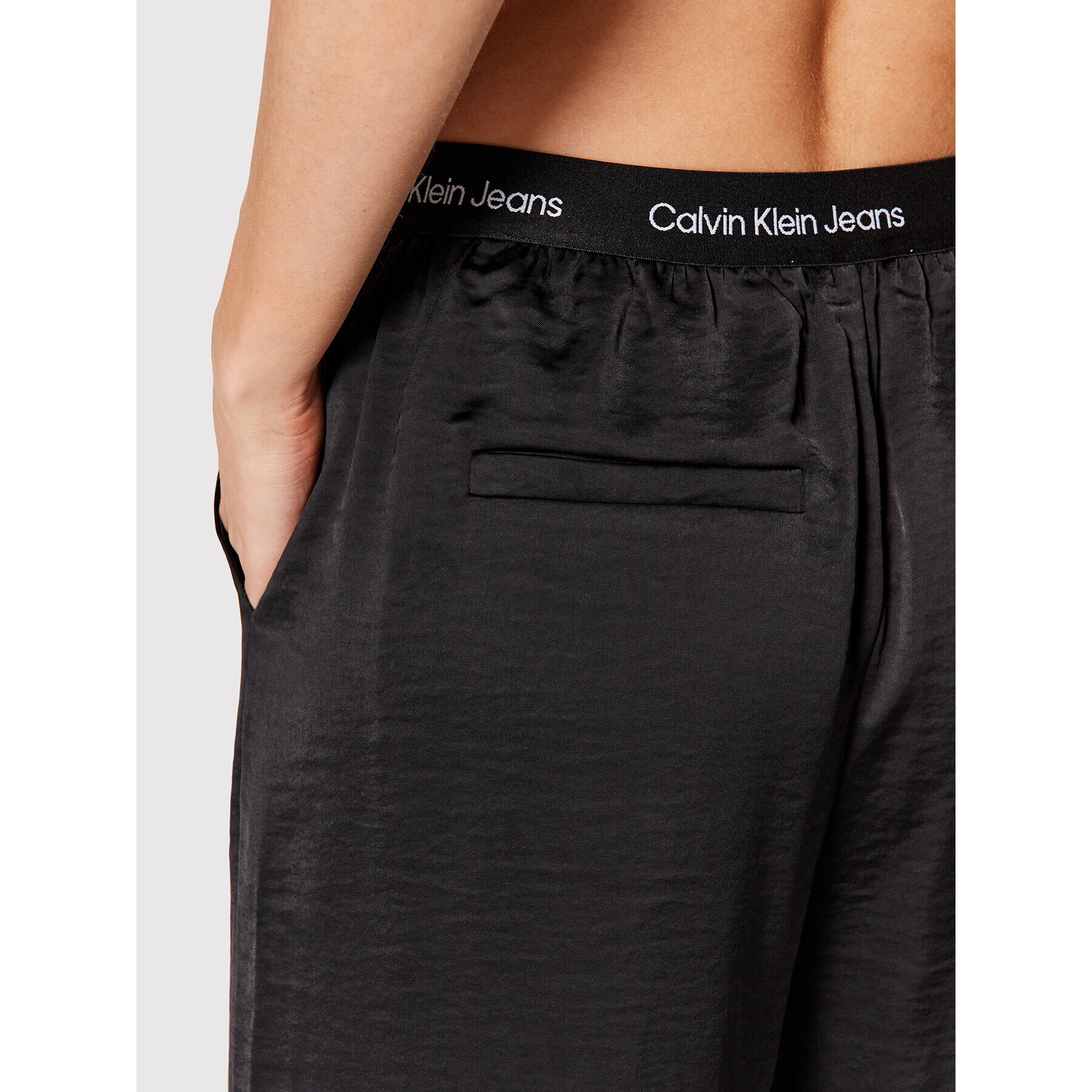 Calvin Klein Jeans Bavlnené nohavice J20J218978 Čierna Relaxed Fit - Pepit.sk