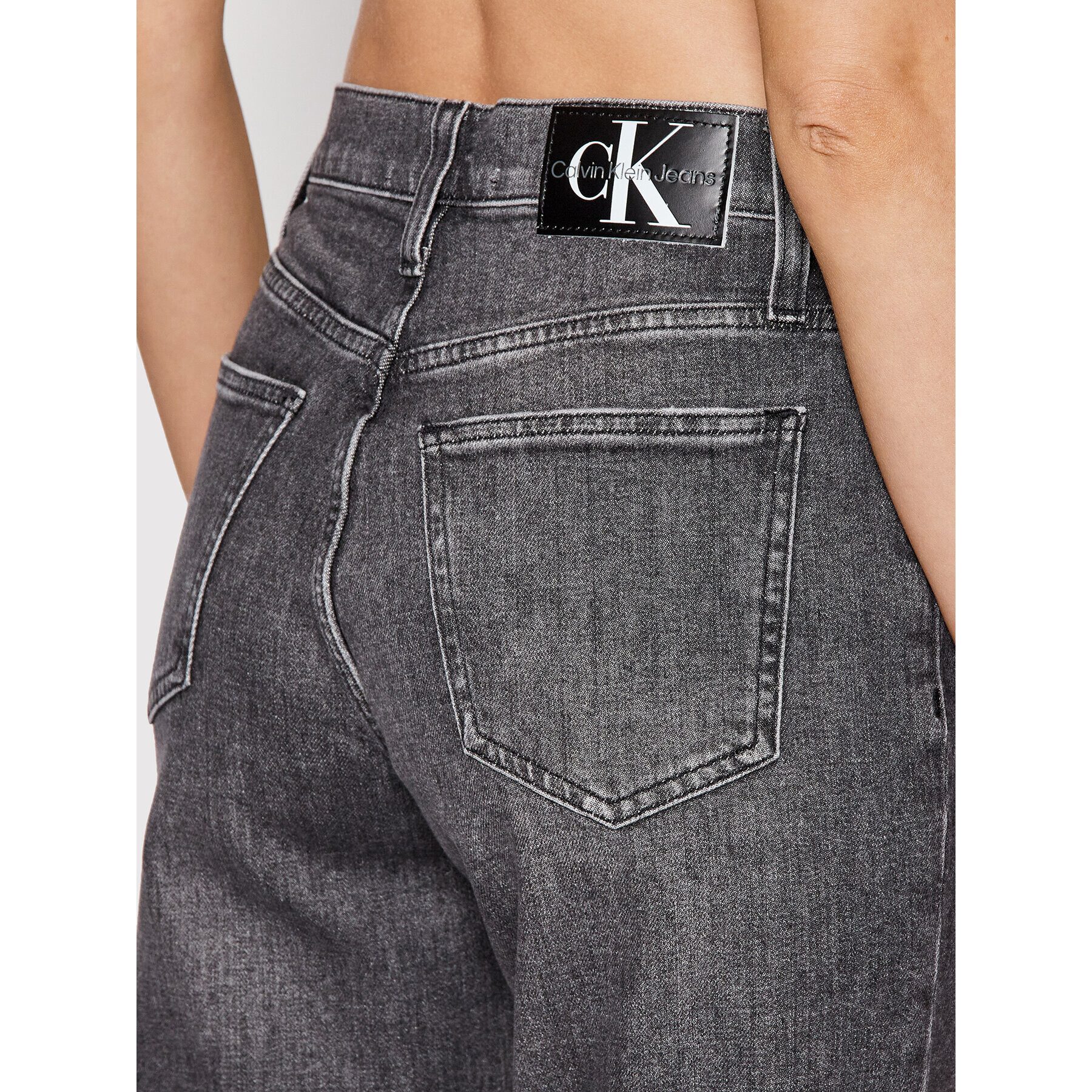 Calvin Klein Jeans Džínsy J20J218515 Sivá Mom Fit - Pepit.sk