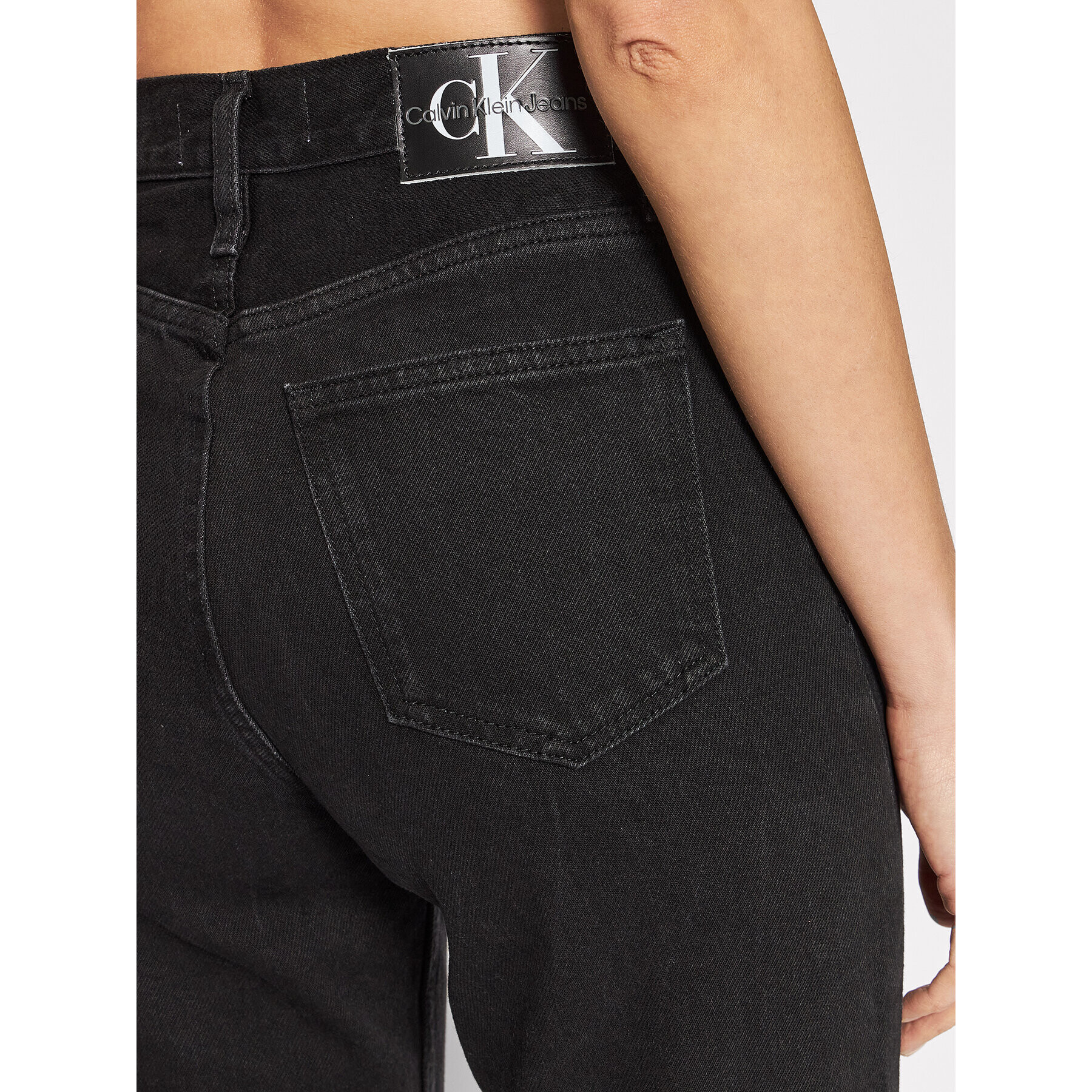 Calvin Klein Jeans Džínsy Mom J20J217829 Čierna Relaxed Fit - Pepit.sk