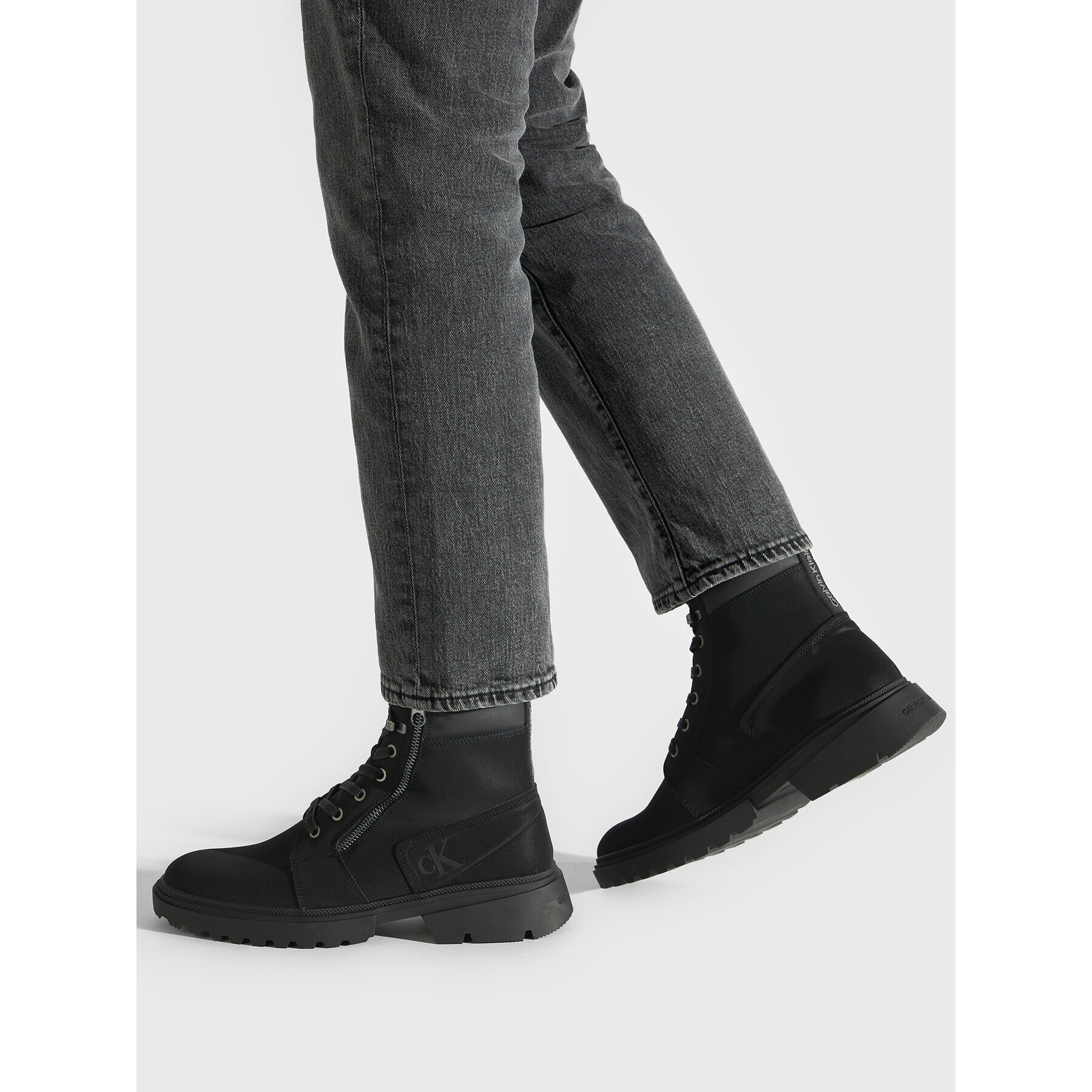 Calvin Klein Jeans Outdoorová obuv Chunky Laceup Boot W/Zip YM0YM00465BDS Čierna - Pepit.sk