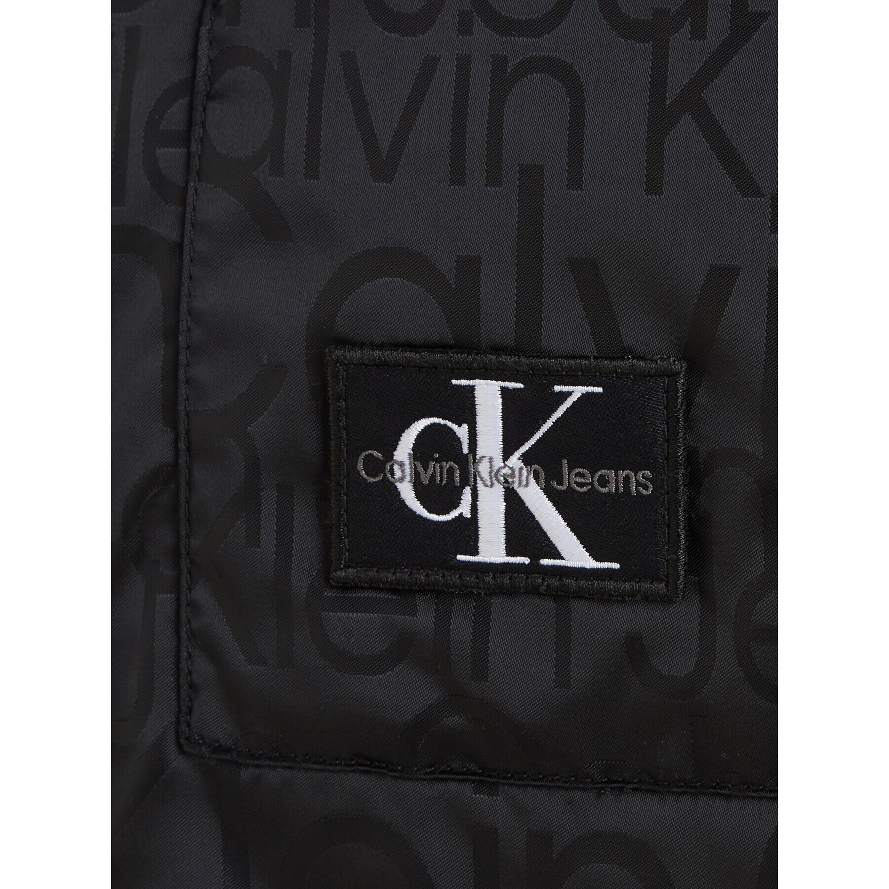 Calvin Klein Jeans Prechodná bunda Debossed IB0IB01828 Čierna Regular Fit - Pepit.sk