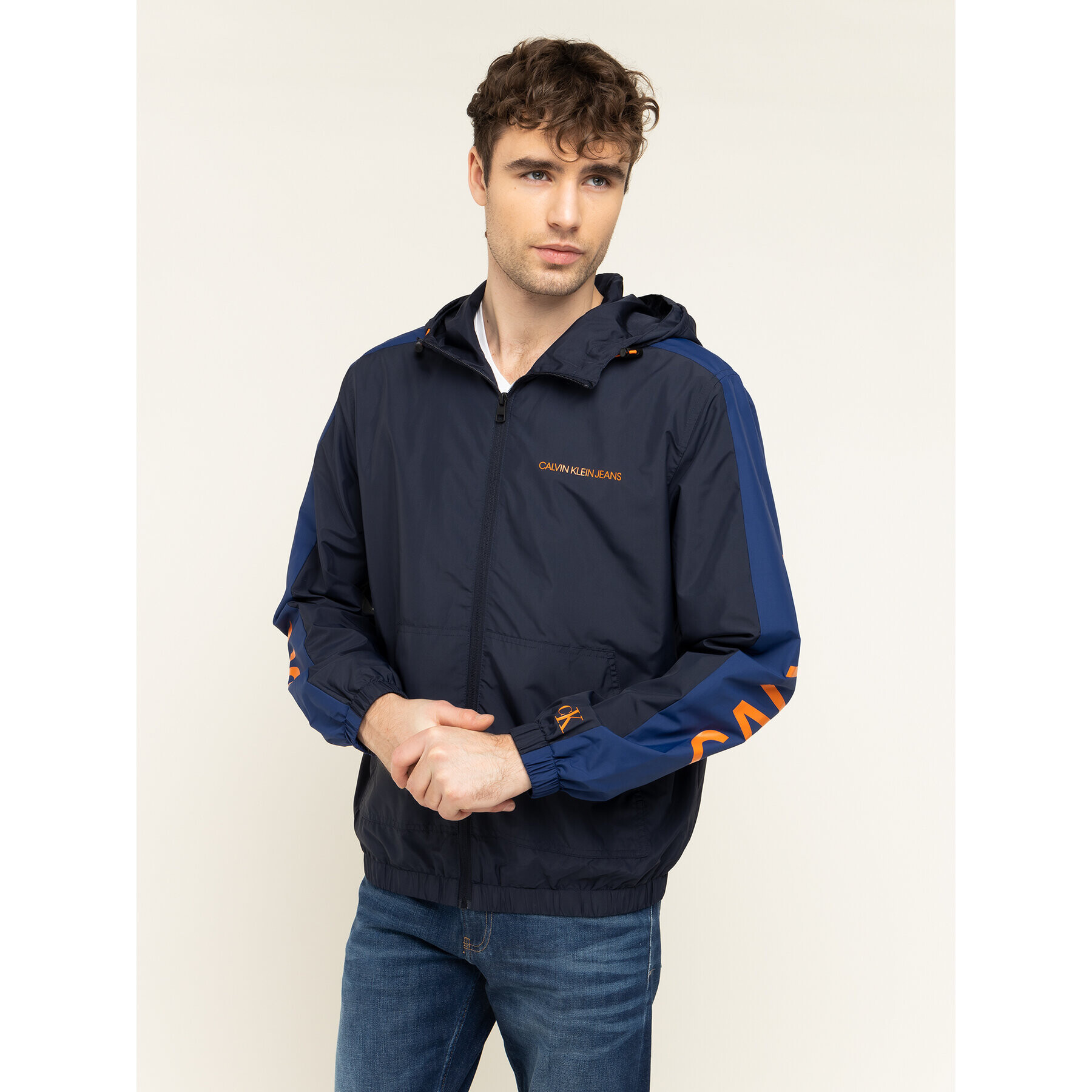 Calvin Klein Jeans Prechodná bunda Windbreaker J30J314239 Tmavomodrá Regular Fit - Pepit.sk