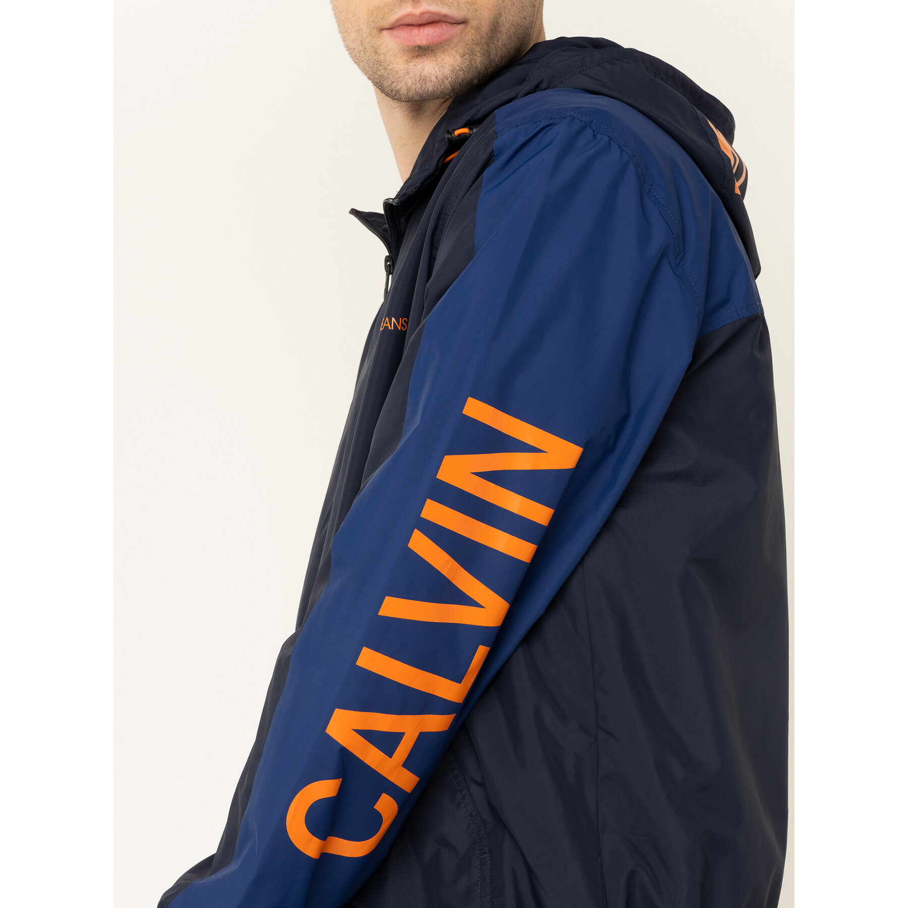 Calvin Klein Jeans Prechodná bunda Windbreaker J30J314239 Tmavomodrá Regular Fit - Pepit.sk