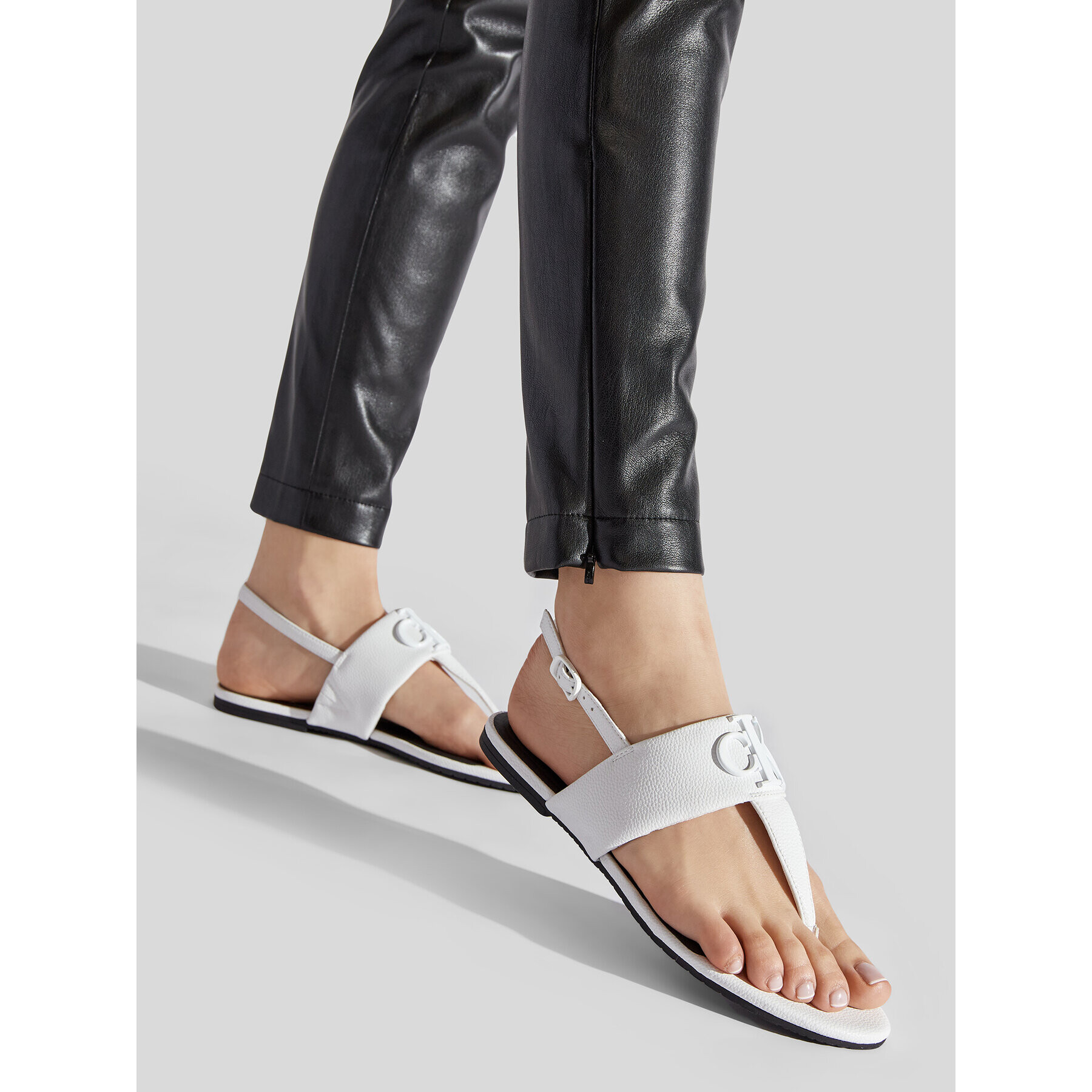 Calvin Klein Jeans Sandále Flat Sandal Hw Lth 2 YW0YW00544 Biela - Pepit.sk