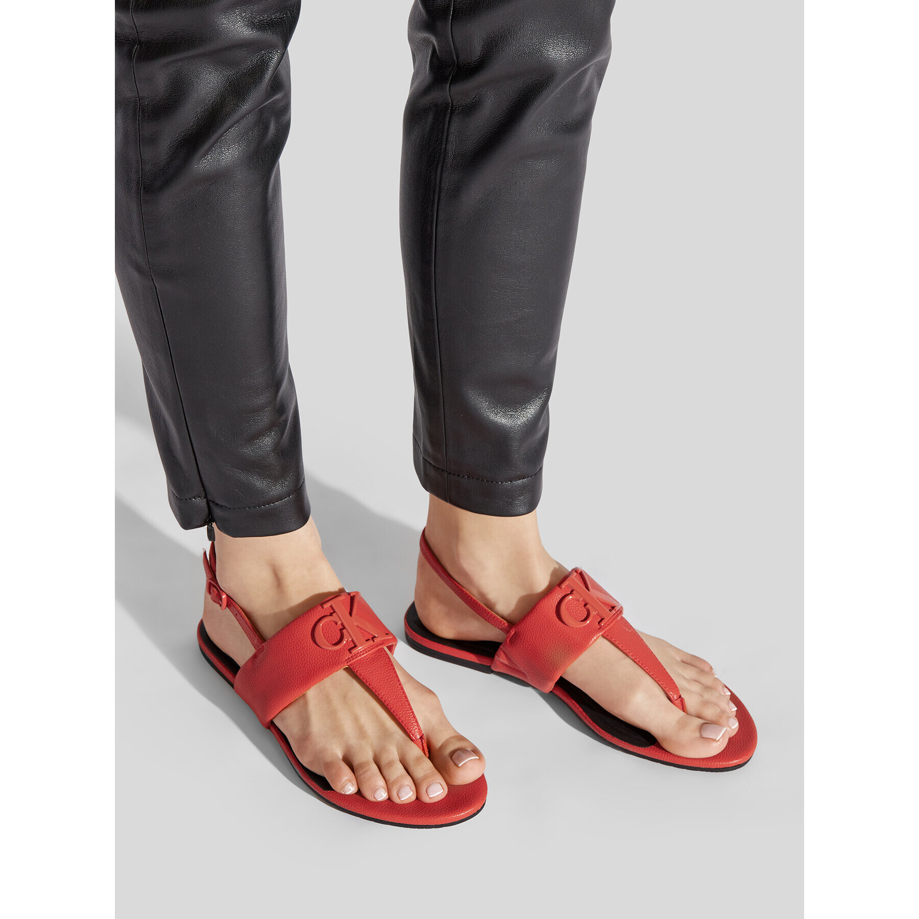 Calvin Klein Jeans Sandále Flat Sandal Hw Lth 2 YW0YW00544 Červená - Pepit.sk