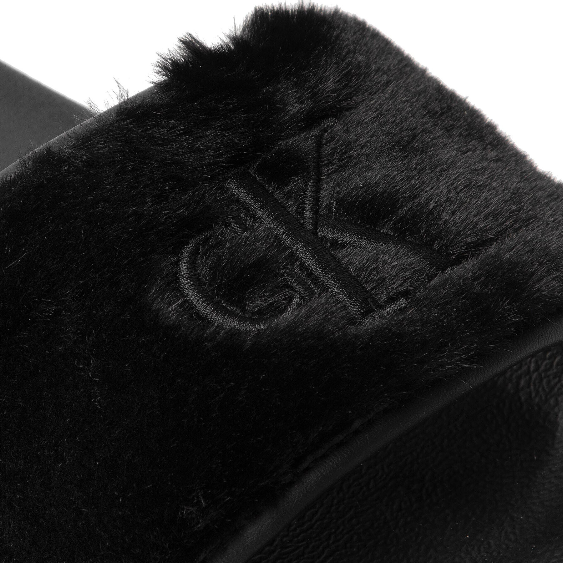 Calvin Klein Jeans Šľapky Slide Fur YW0YW00719 Čierna - Pepit.sk