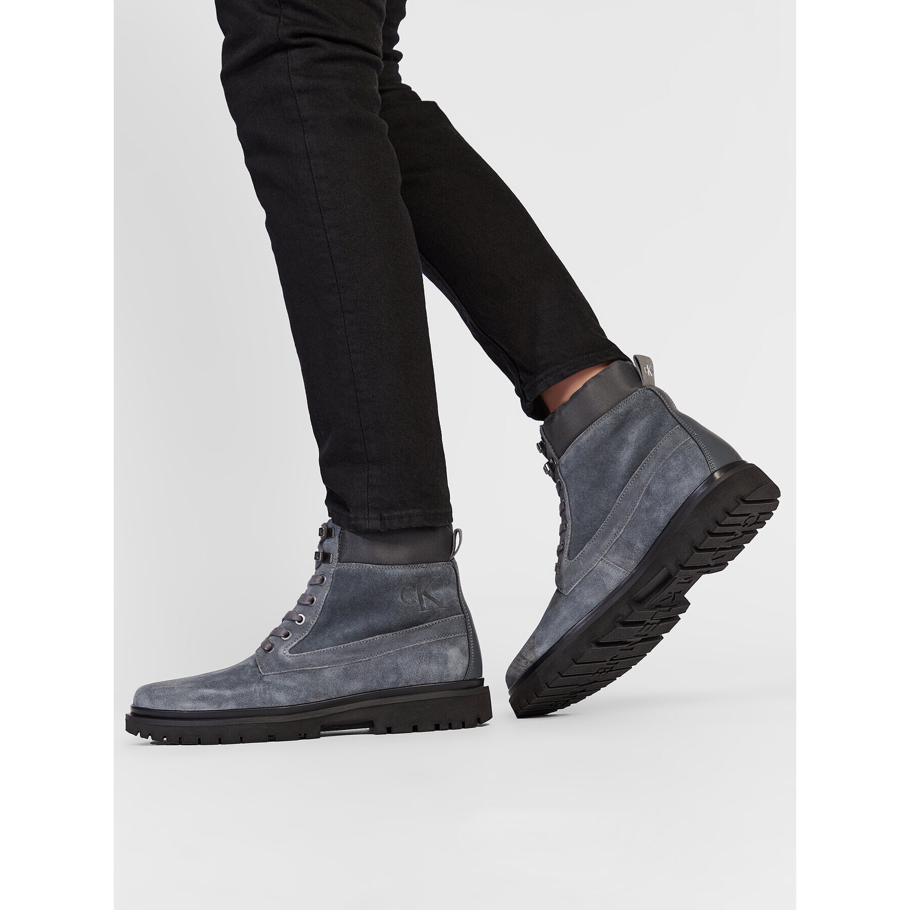 Calvin Klein Jeans Šnurovacia obuv Lug Mid Laceup Boot Hike YM0YM00270 Sivá - Pepit.sk