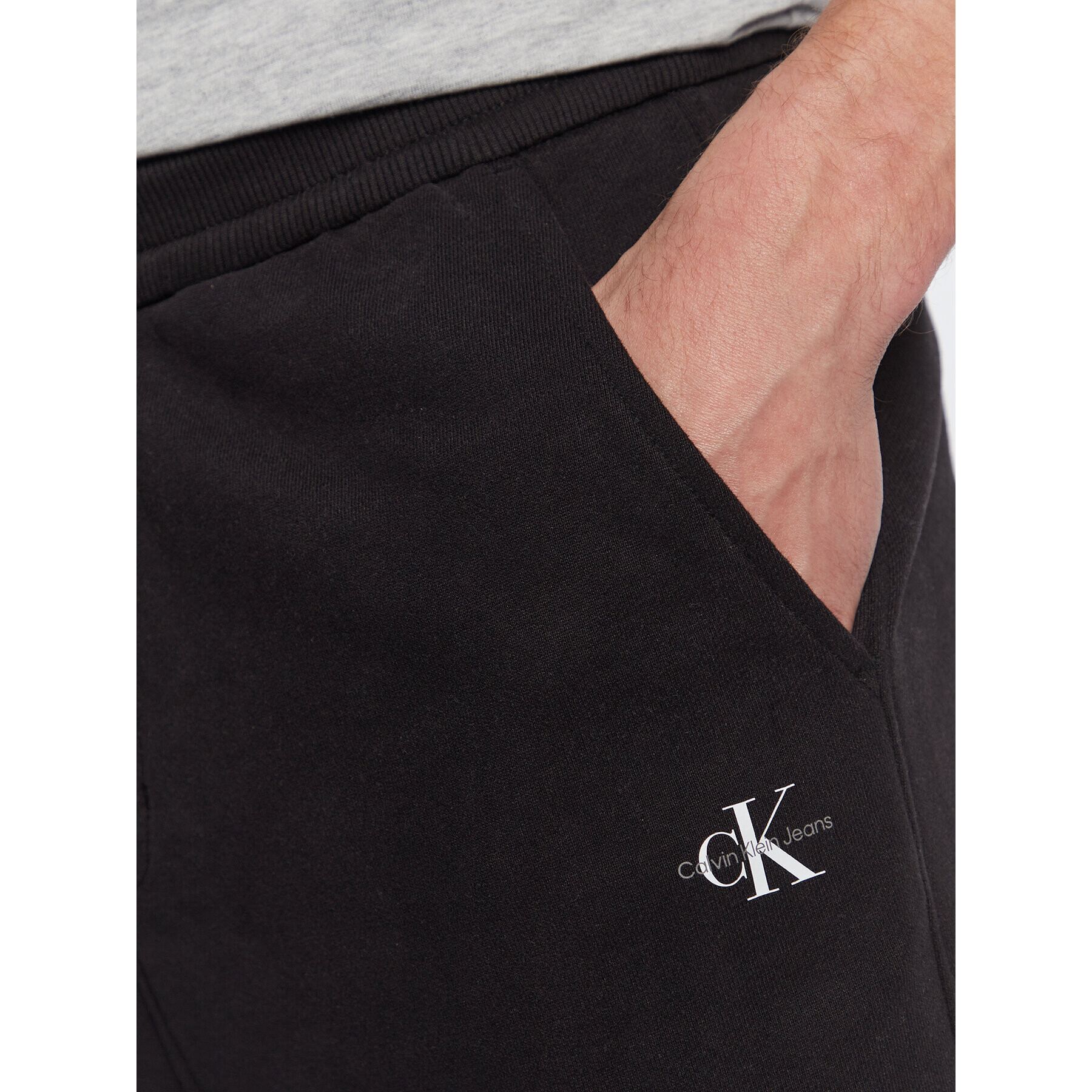 Calvin Klein Jeans Športové kraťasy J30J322915 Čierna Regular Fit - Pepit.sk