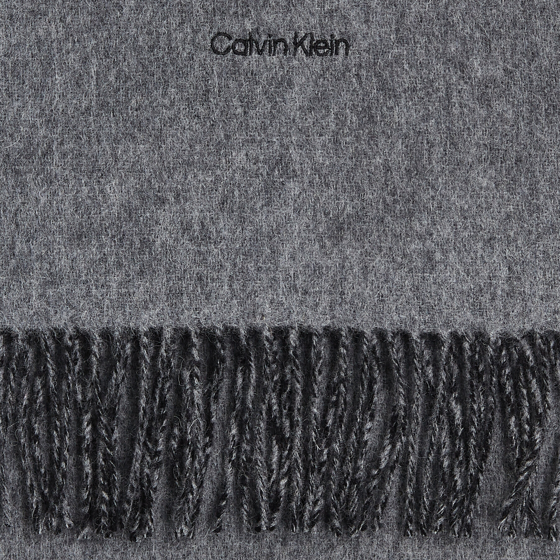 Calvin Klein Šál Fringes Two Tones Scarf 40X200 K60K611111 Čierna - Pepit.sk