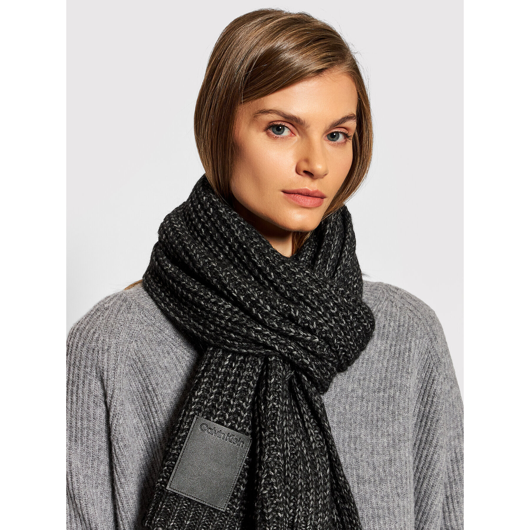 Calvin Klein Šál Geometric Knit Scarf K60K608491 Čierna - Pepit.sk