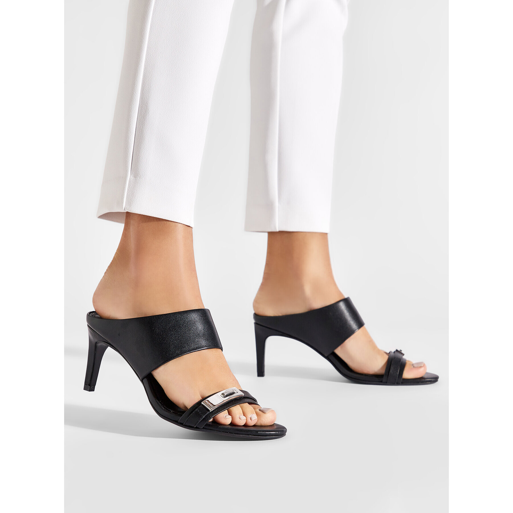 Calvin Klein Šľapky Essentia Mule Sndl W/Hdw 70-Lth HW0HW01188 Čierna - Pepit.sk