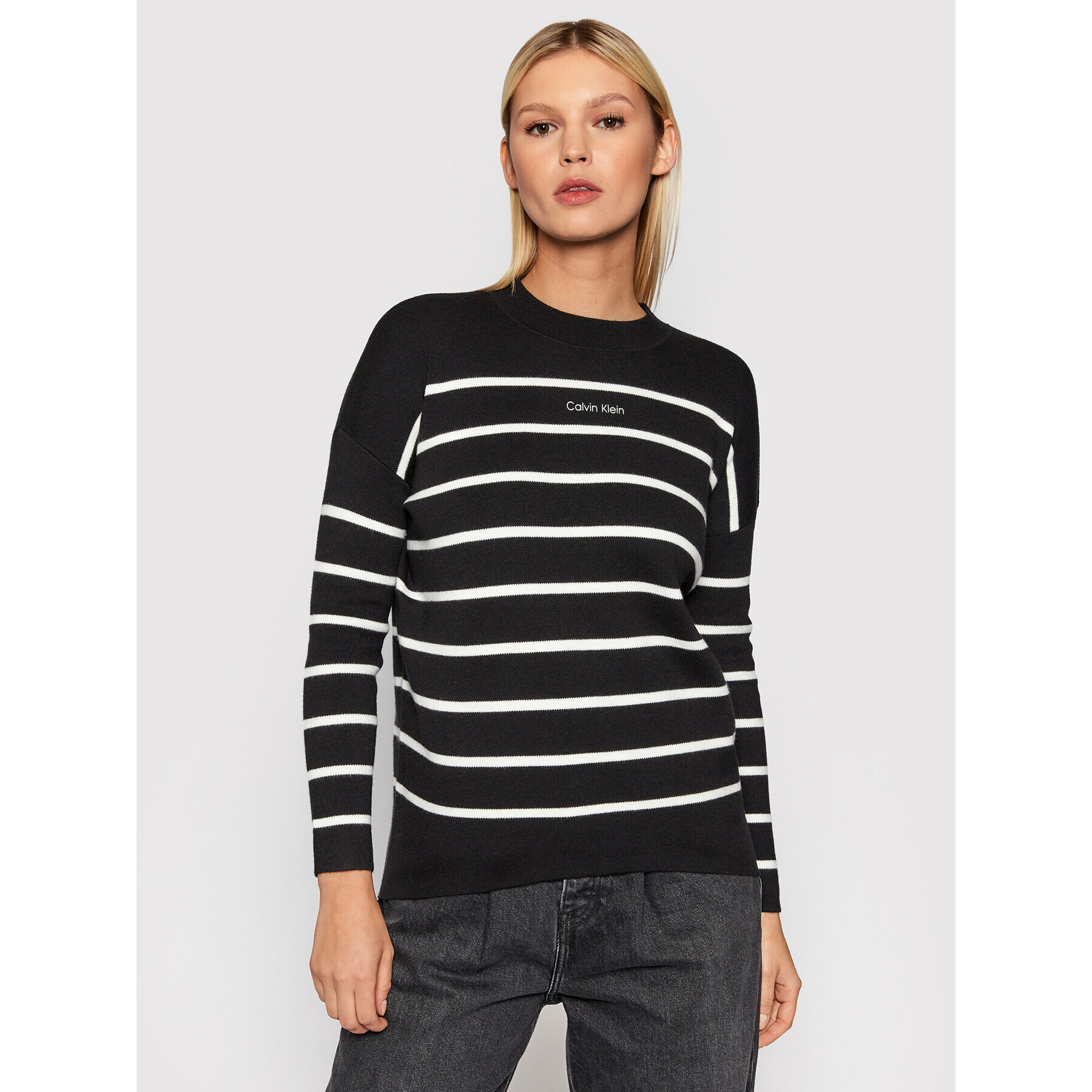 Calvin Klein Sveter Stripe K20K202885 Čierna Relaxed Fit - Pepit.sk