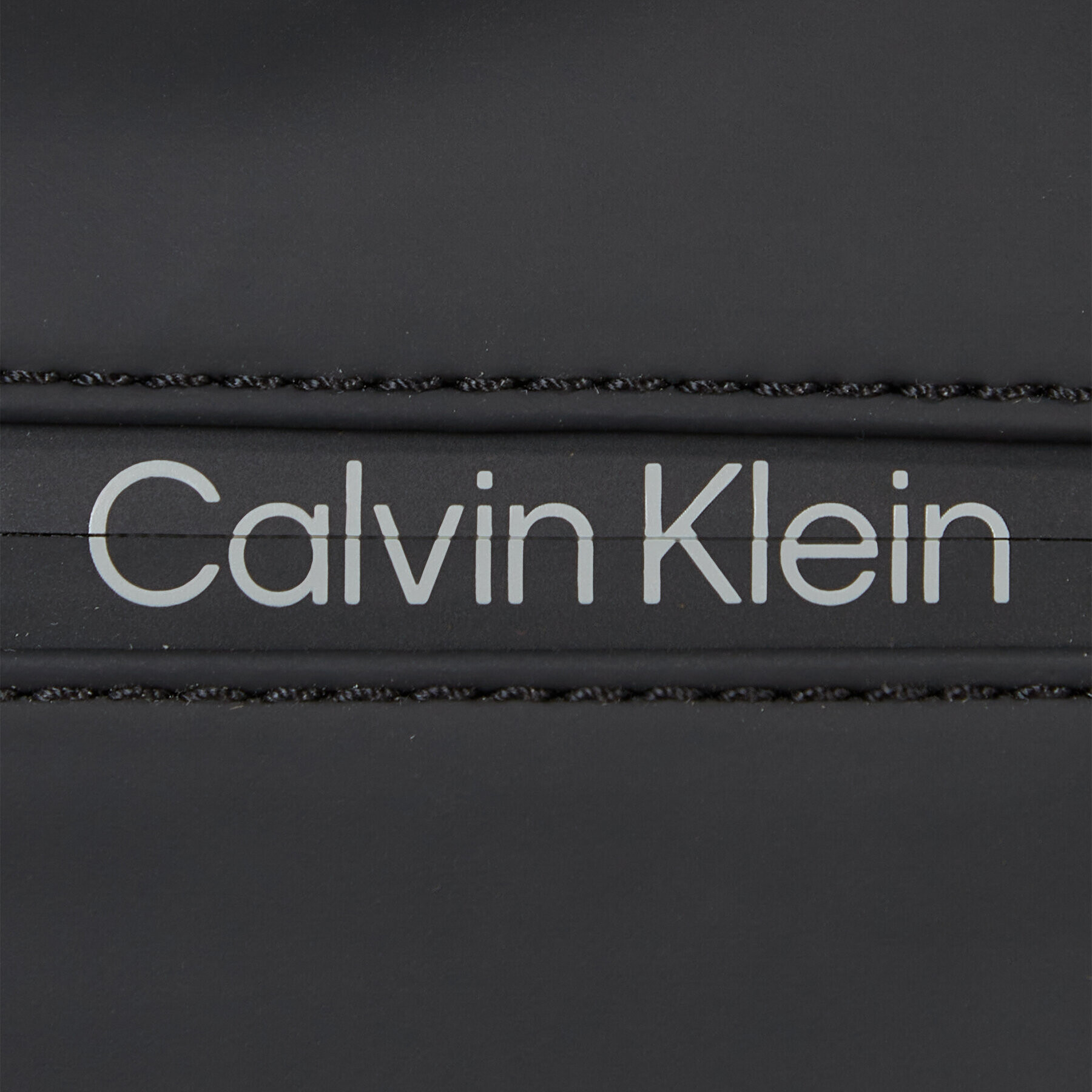 Calvin Klein Taška Rubberized Weekender K50K510794 Čierna - Pepit.sk