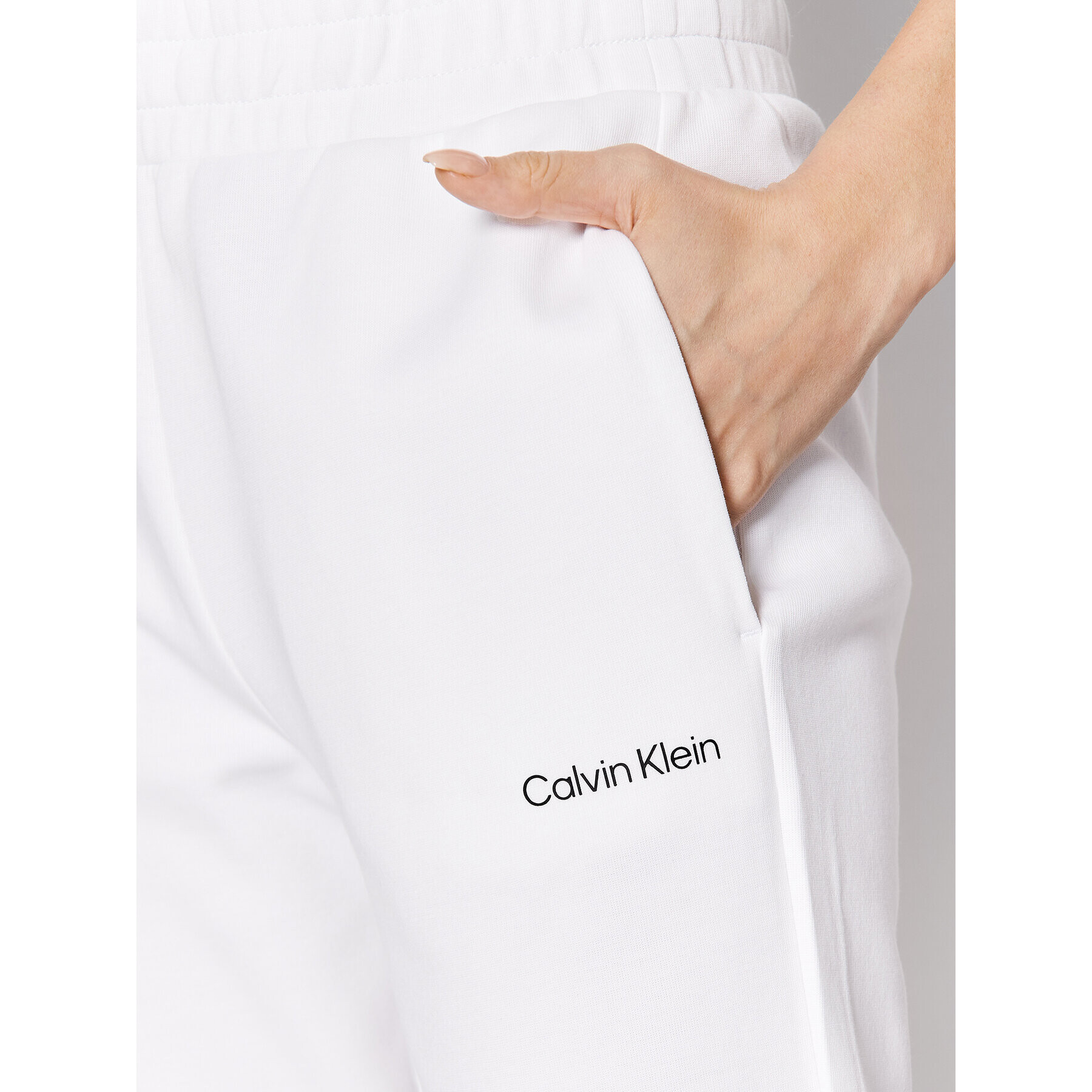 Calvin Klein Teplákové nohavice Micro Logo Essential K20K204424 Biela Regular Fit - Pepit.sk