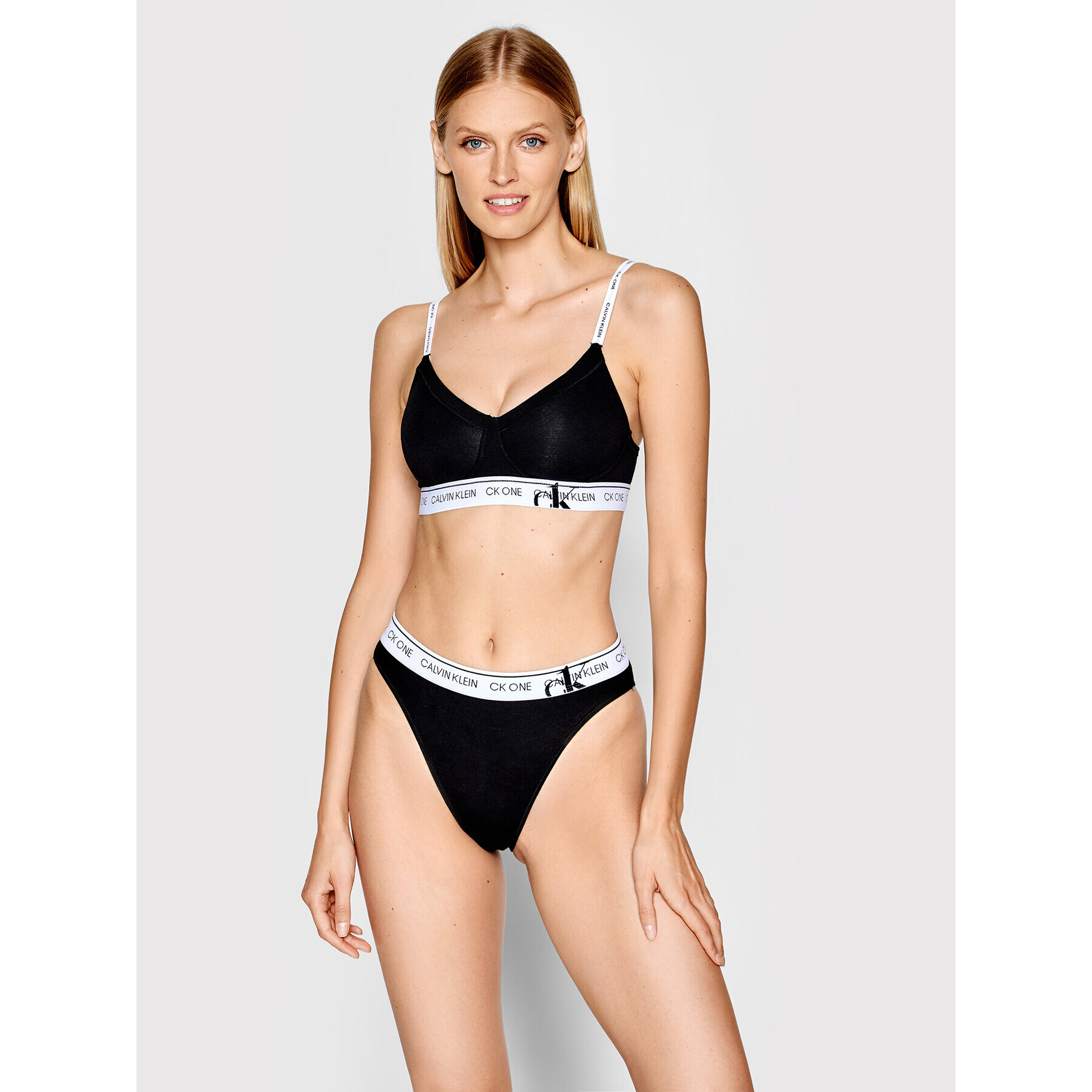 Calvin Klein Underwear Brazílske nohavičky 000QF6765E Čierna - Pepit.sk