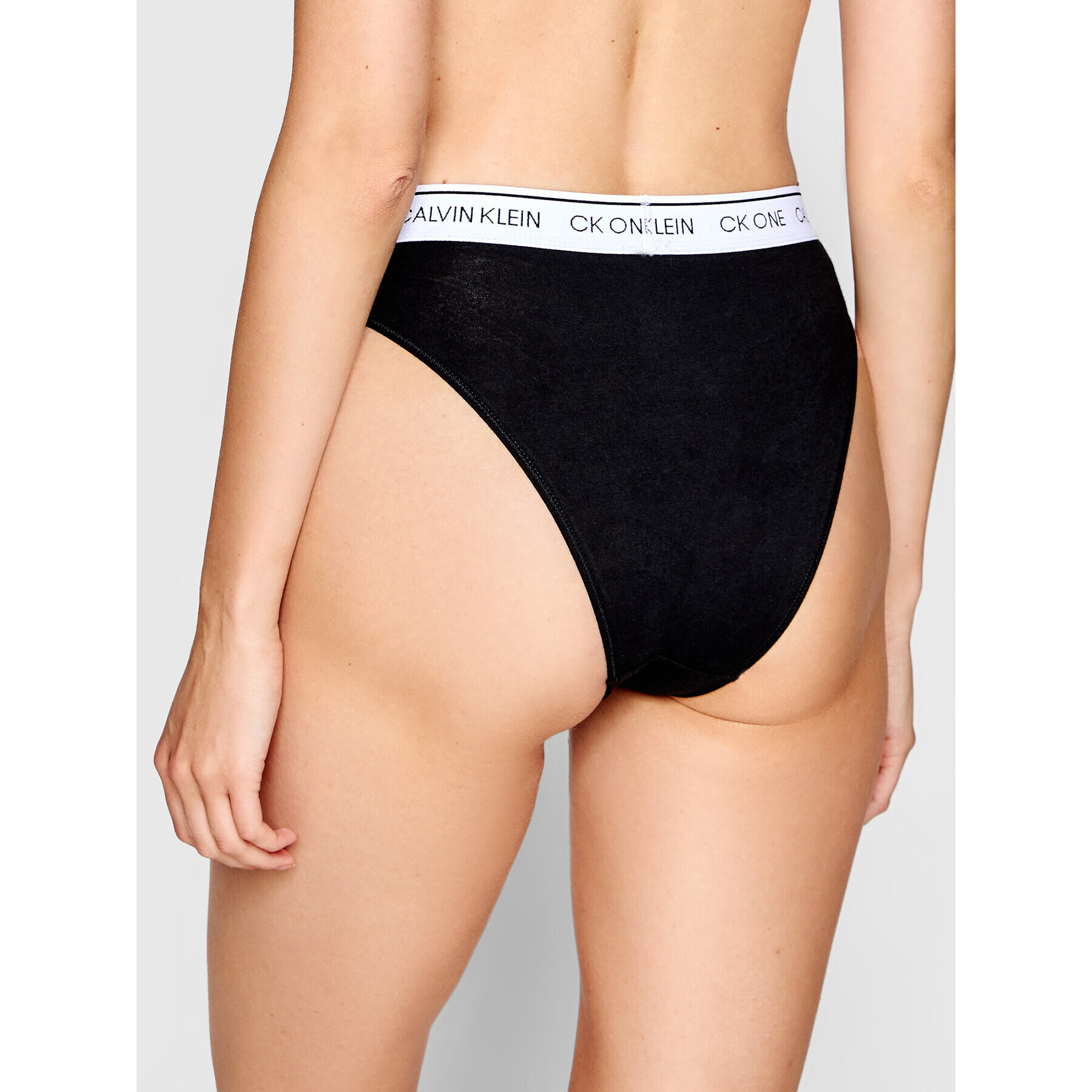 Calvin Klein Underwear Brazílske nohavičky 000QF6765E Čierna - Pepit.sk