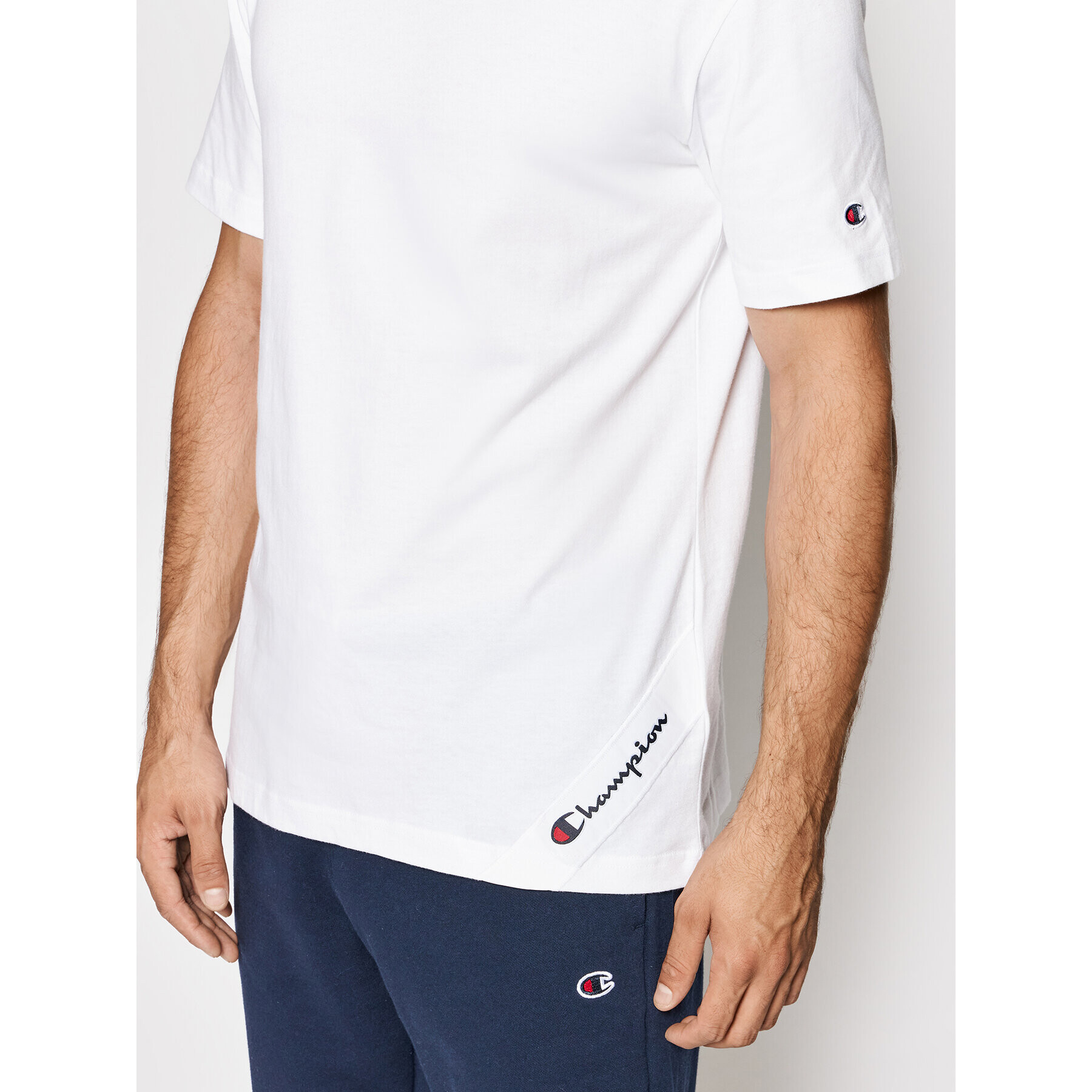 Champion Tričko Asymmetric Script Logo 216553 Biela Regular Fit - Pepit.sk