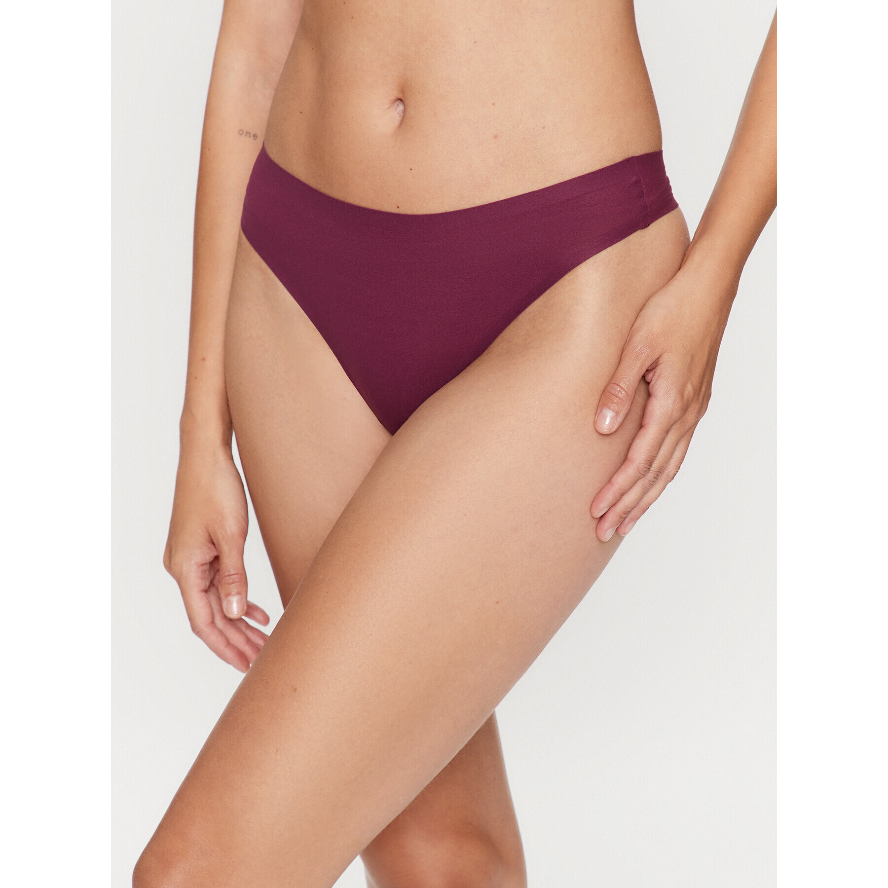 Chantelle Stringové nohavičky Soft Stretch C26490 Bordová - Pepit.sk