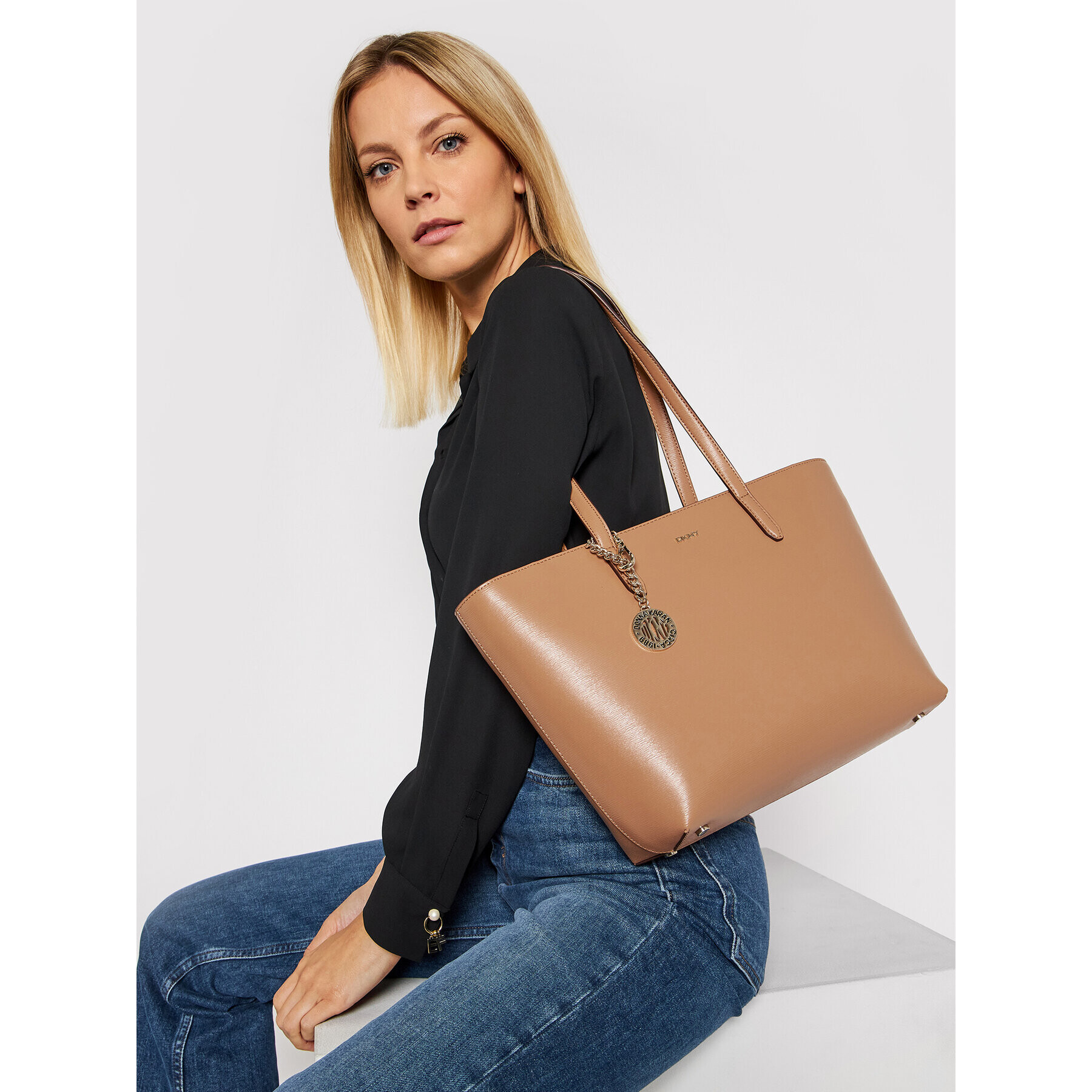 DKNY Kabelka Bryant Medium Tote R74A3014 Béžová - Pepit.sk