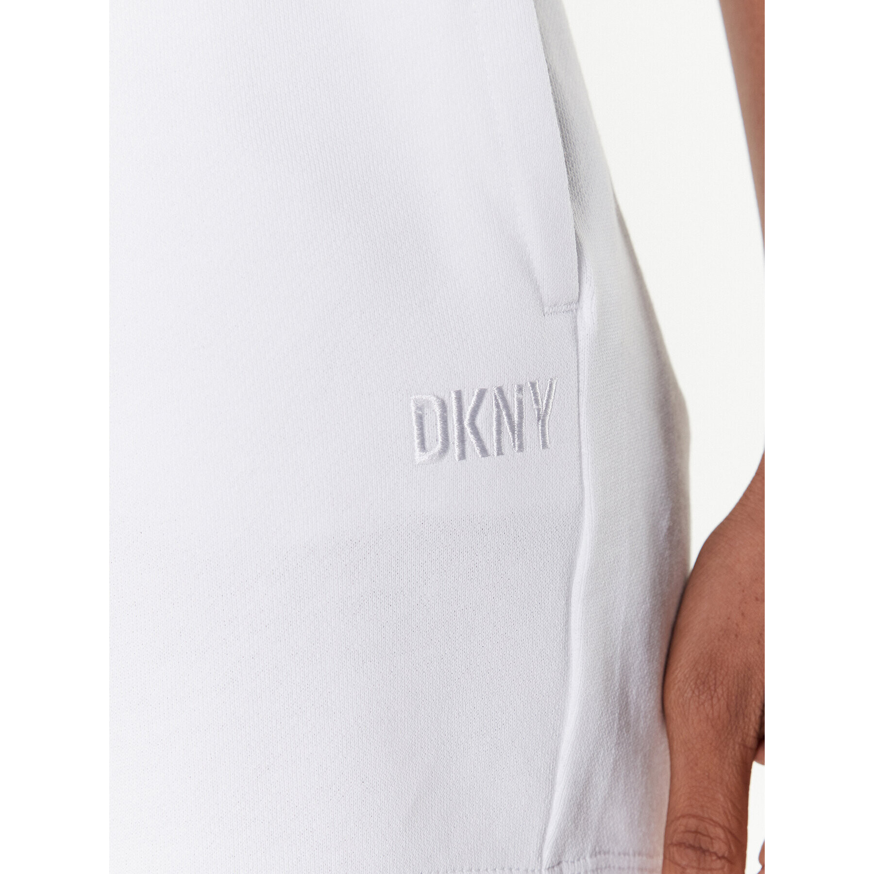 DKNY Sport Športové kraťasy DP2S4993 Biela Classic Fit - Pepit.sk